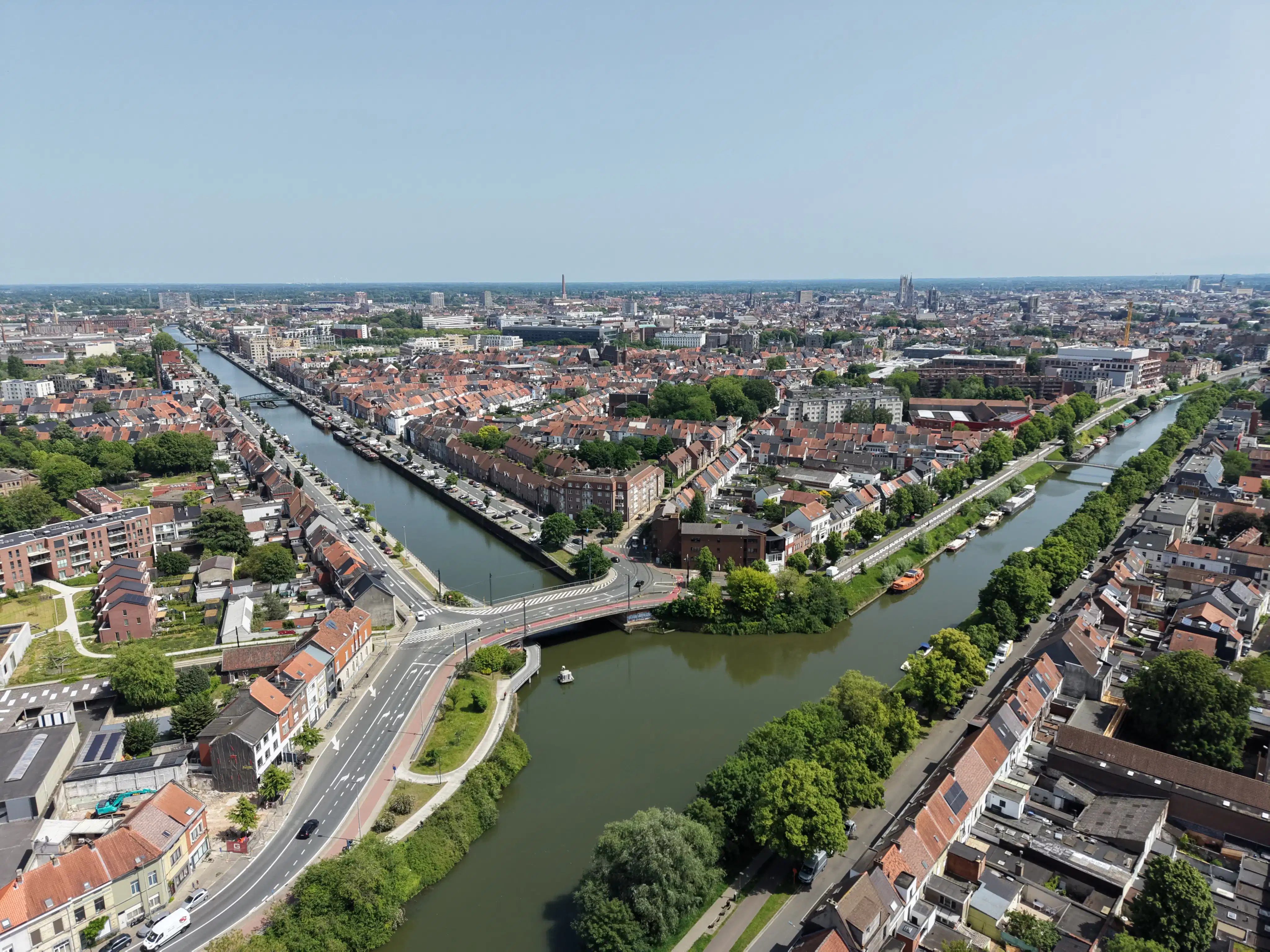 Opbrengsteigendom met magazijn en twee appartementen nabij Gent foto 21