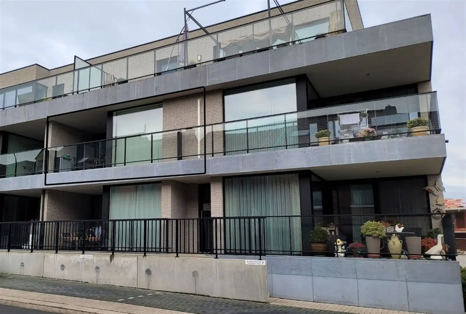 Modern en instapklaar appartement met 2 slaapkamers en zuidgericht terras foto {{pictureIndex}}