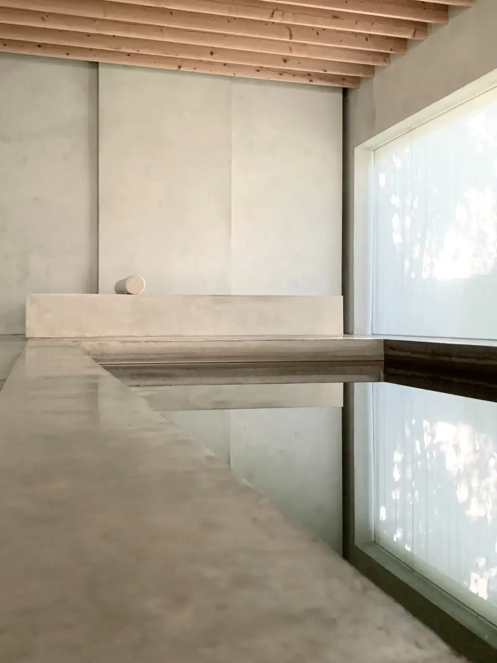 Architecturale laagbouwvilla met binnenzwembad en unieke beleving met het omliggende landschap. foto 23