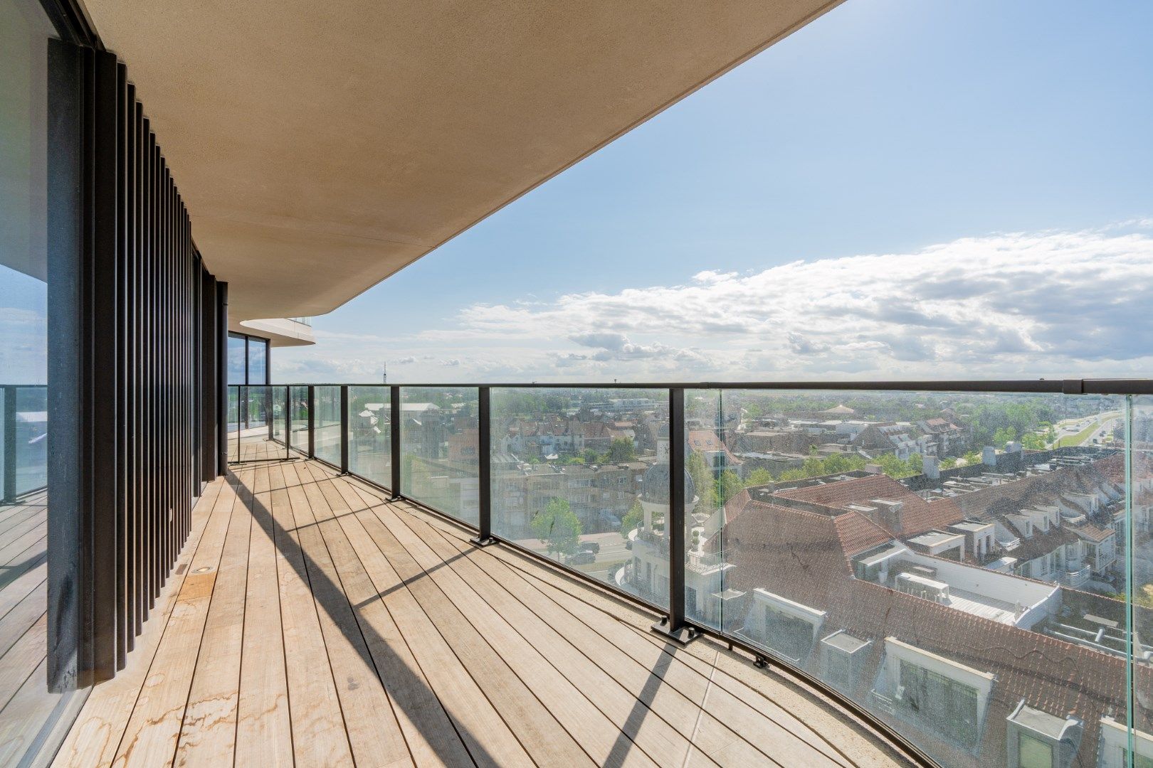 Heel leuk & luxueus afgewerkt appartement met open verzichten vanop het zuid gericht terras. foto 2