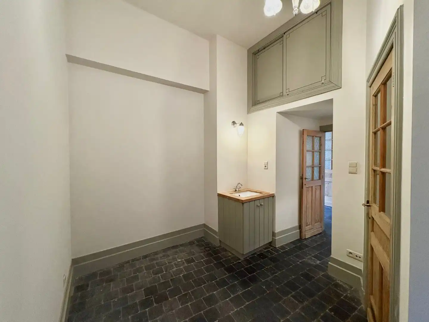 Elegante en instapklare 2-slaapkamerappartement in het groeiende Zurenborg foto 13