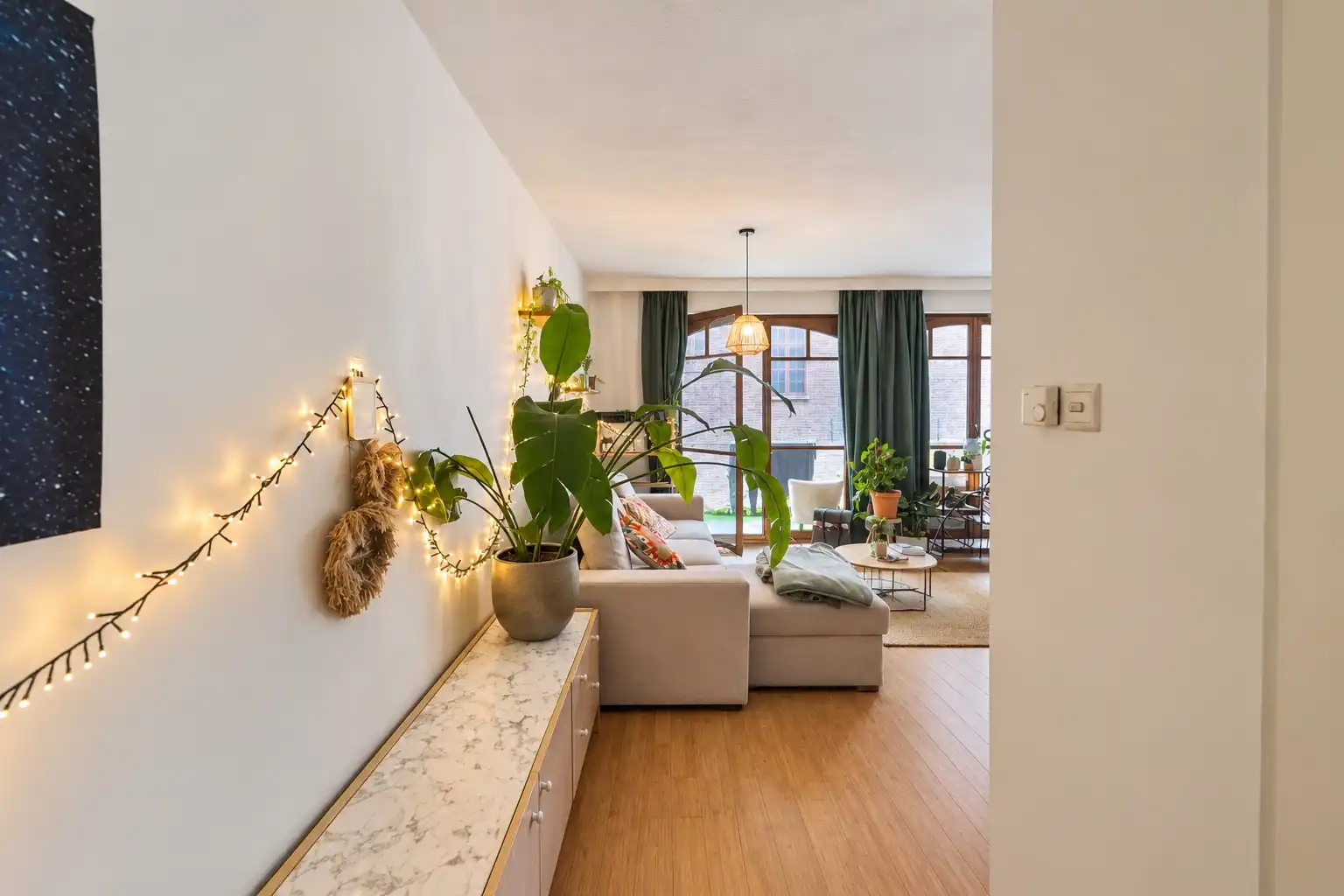 Appartement met ruim terras en uitzicht op de Karmelietenkerk foto 2