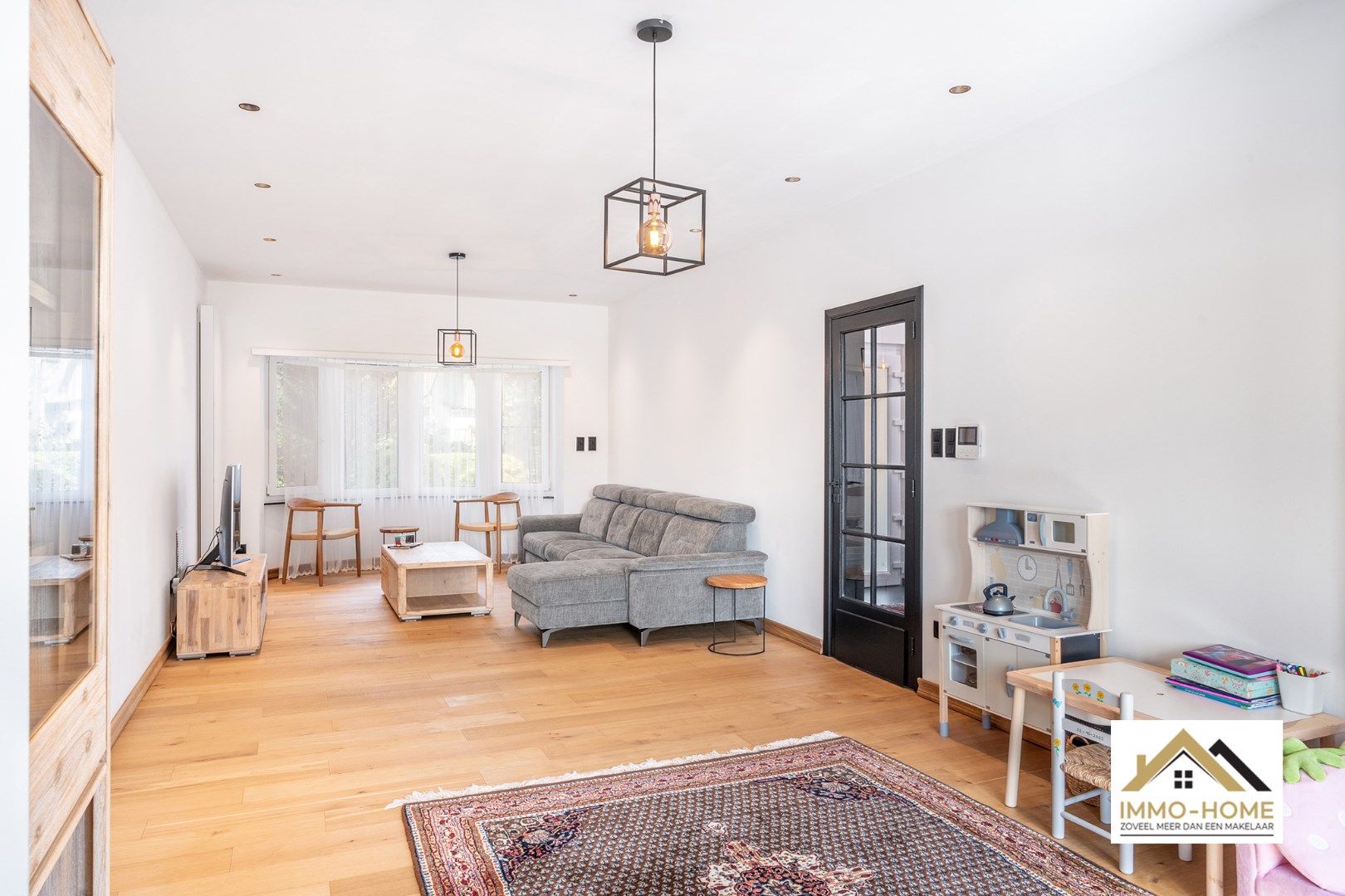 Vrijstaande volledig gerenoveerde woning met riante tuin te Oostakker foto 9