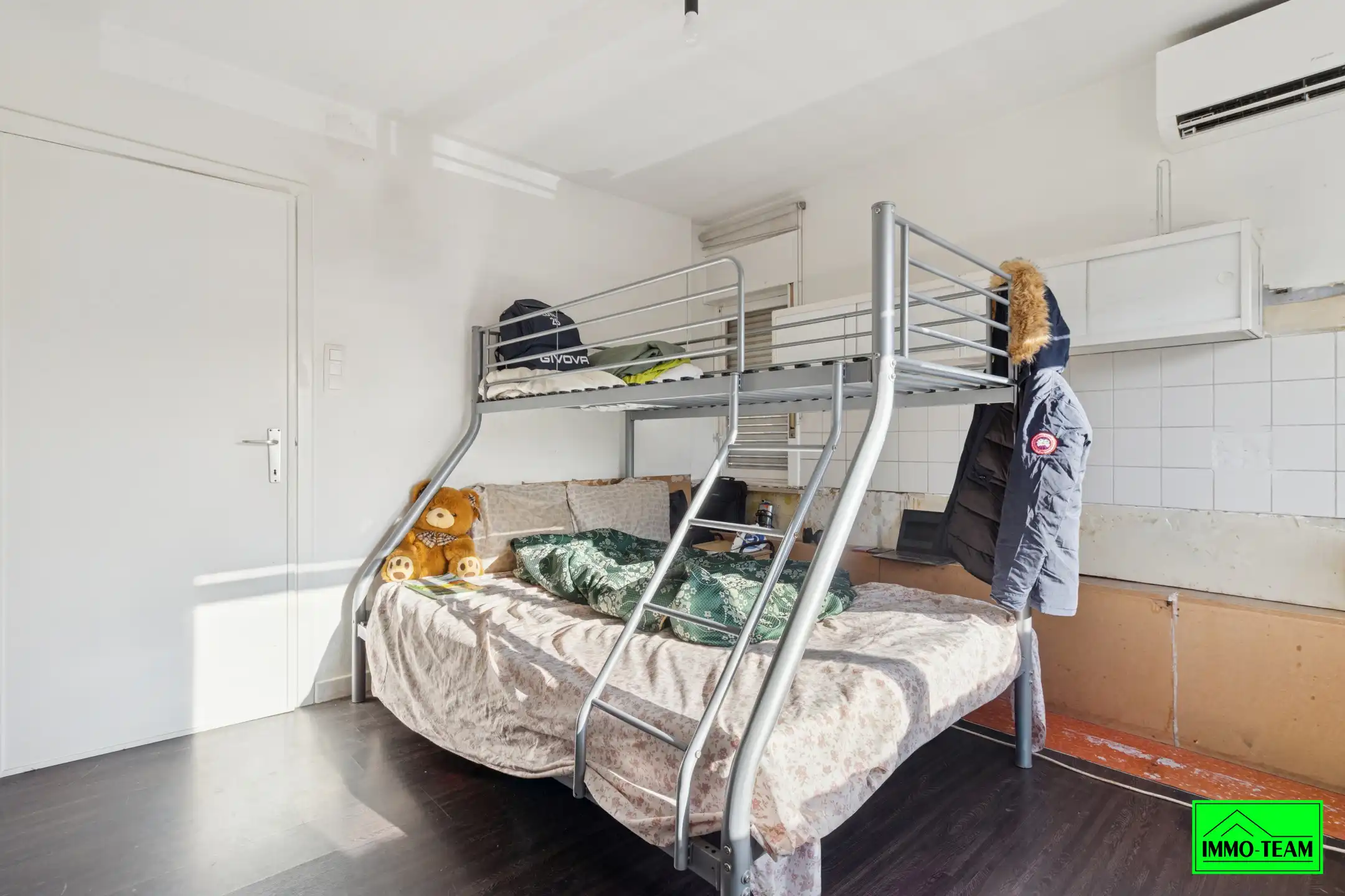Ruime 3-gevelwoning met 4 slaapkamers en tuin foto 15