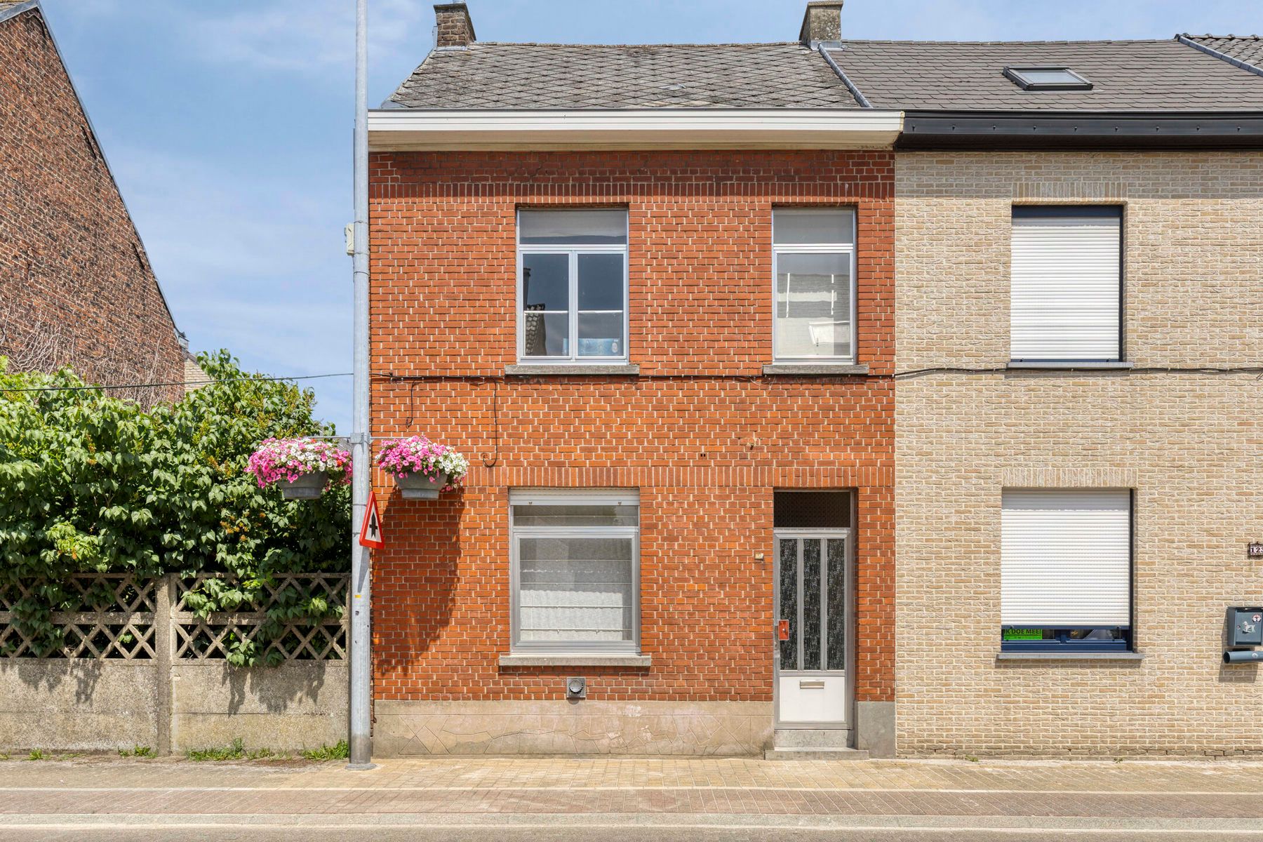 Hoofdfoto van de publicatie: Te renoveren woning met 2slpk (mogelijkheid 3) en tuin!