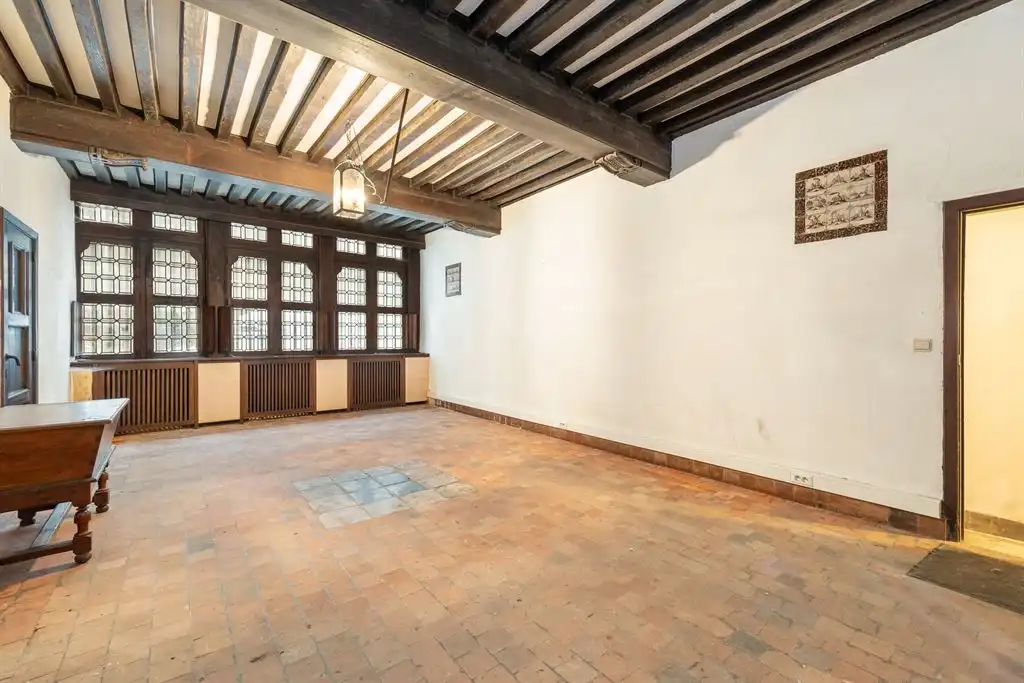  Uniek, karaktervol 16e eeuws gebouw in hartje centrum foto 3