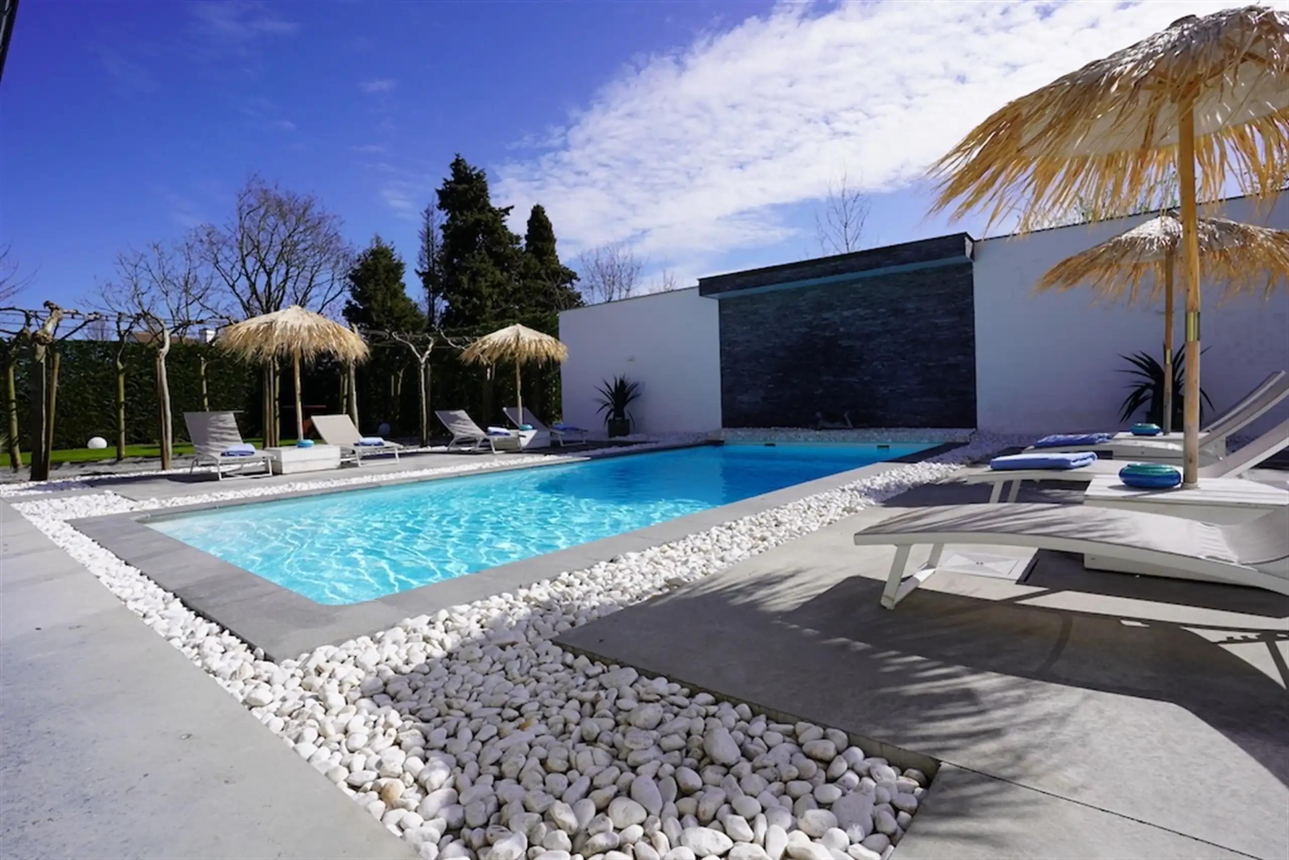 Grote gezinseigendom met 5 SLPK - BUREEL - ZWEMBAD! foto 7