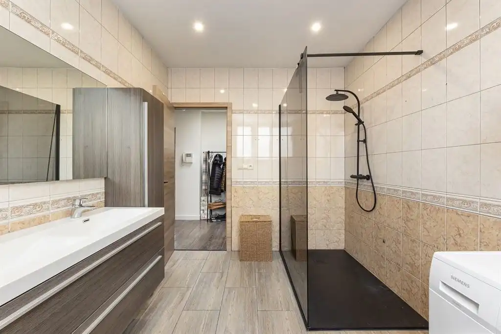 Magazijn met woning foto 27