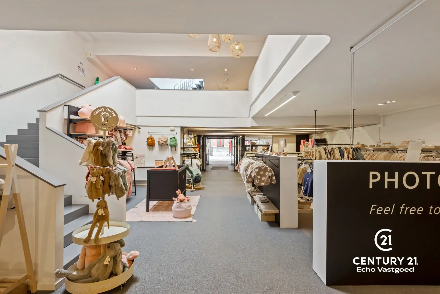 Groot handelspand met luxe duplexappartement en grote garage foto 3