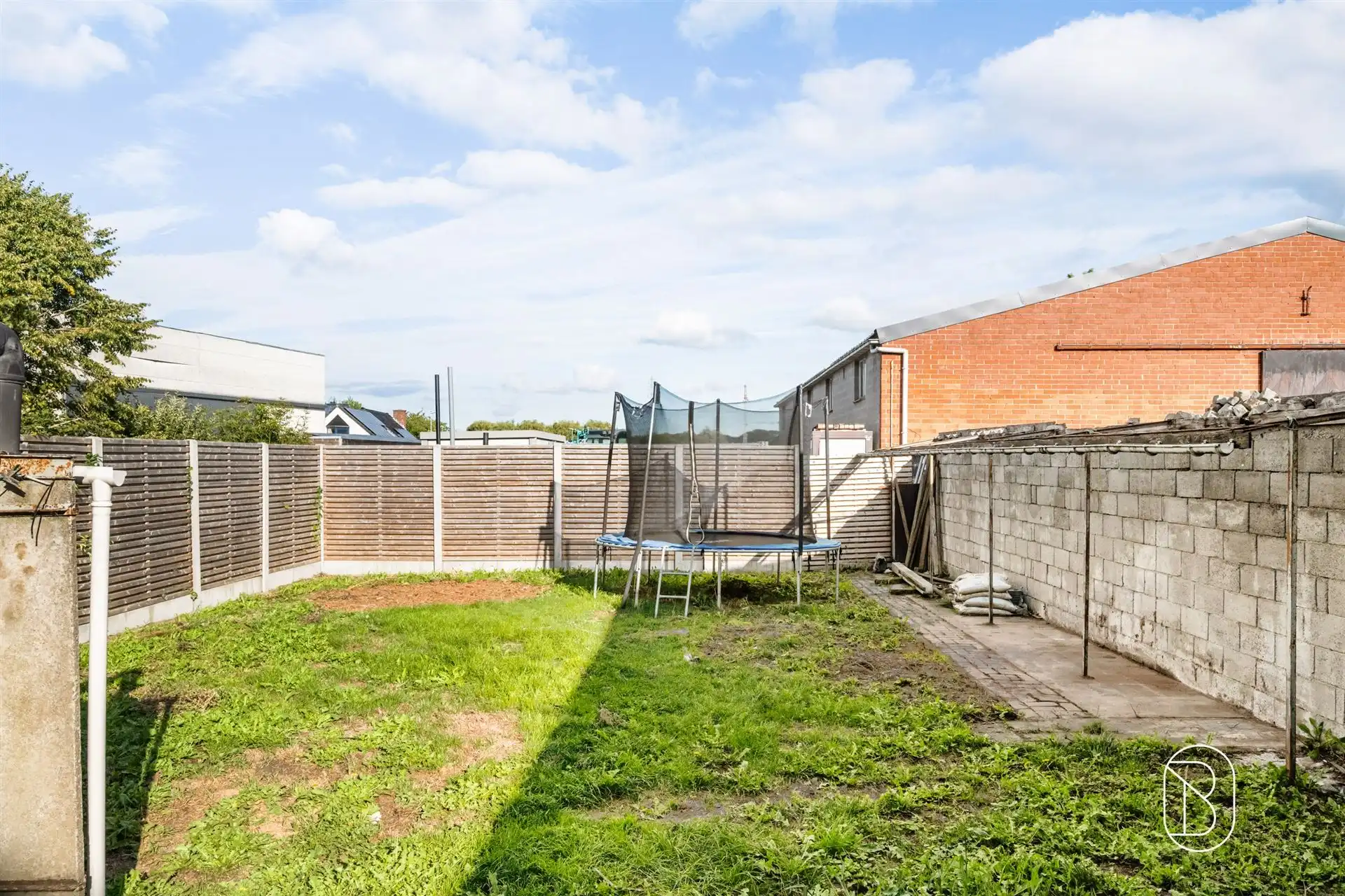 Grote gezinswoning met 3 slk, garage en aangename tuin! foto 4