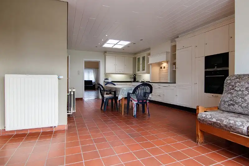 TRADITIONELE WONING VLAK BIJ DE STAD EN HET KANAAL foto 8