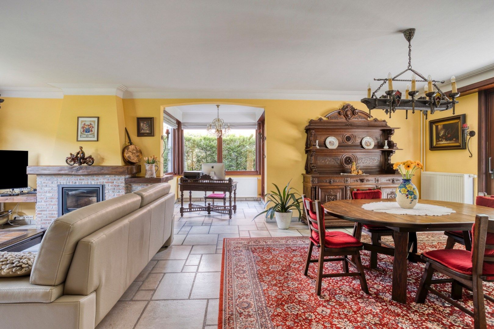 Charmante woning van 256 m2 met 4 slaapkamers te Wommelgem!  foto 8