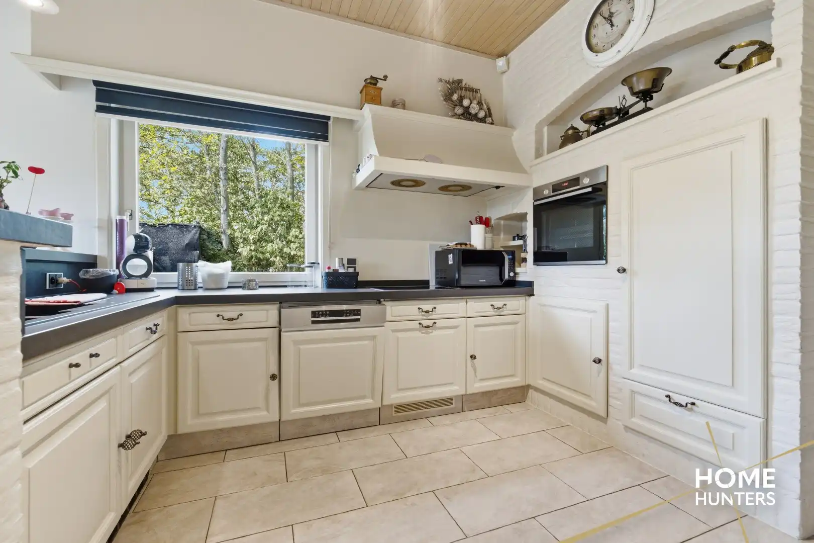 Alleenstaande woning met prachtige tuin en tal van extra troeven in een rustige wijk te Wervik foto 19