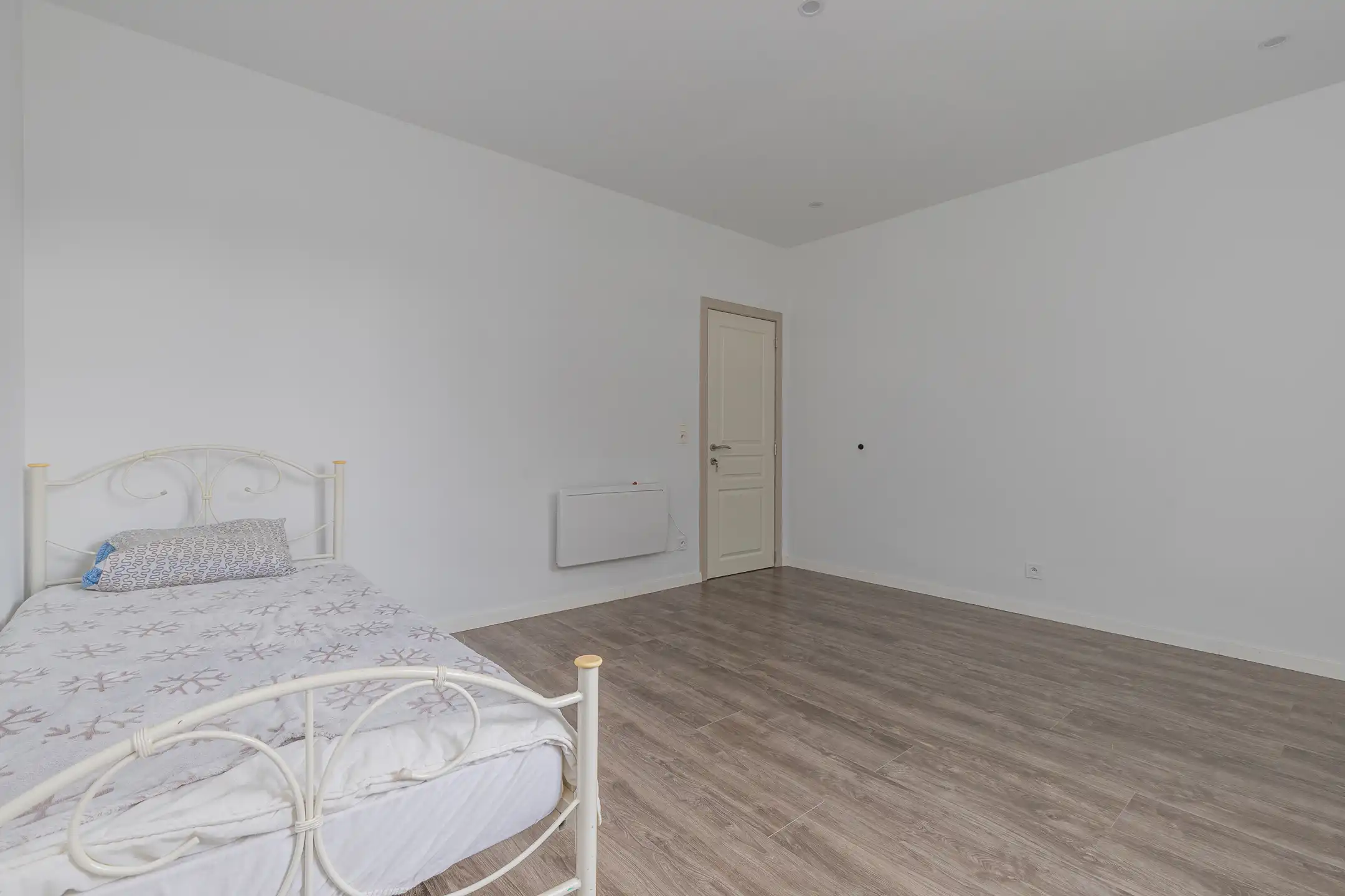 GRIMBERGEN-Gerenoveerde woning zonder tuin/koer aan de vaart foto 12