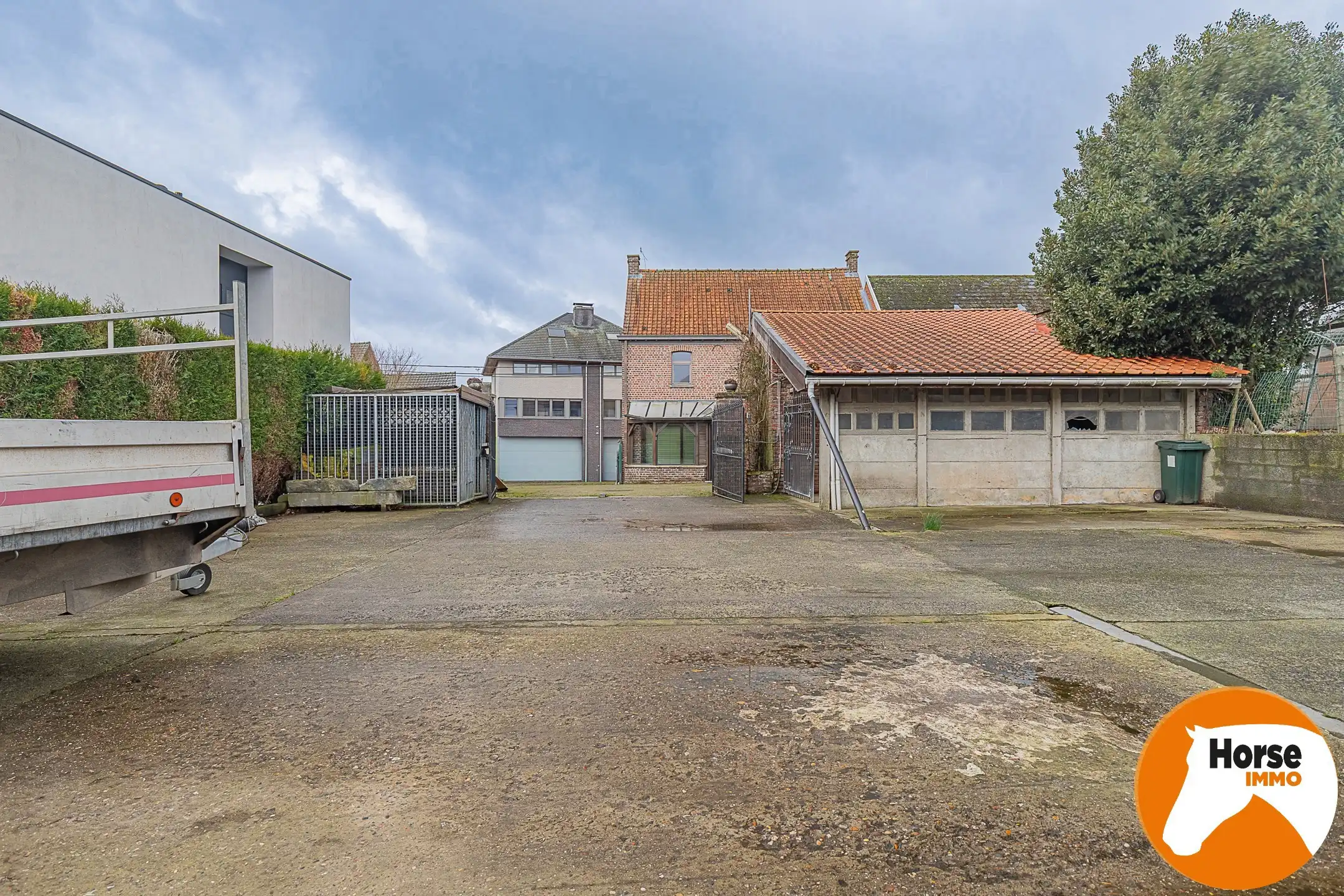 ROZEBEKE - Karakteristieke burgerwoning met loods foto 19