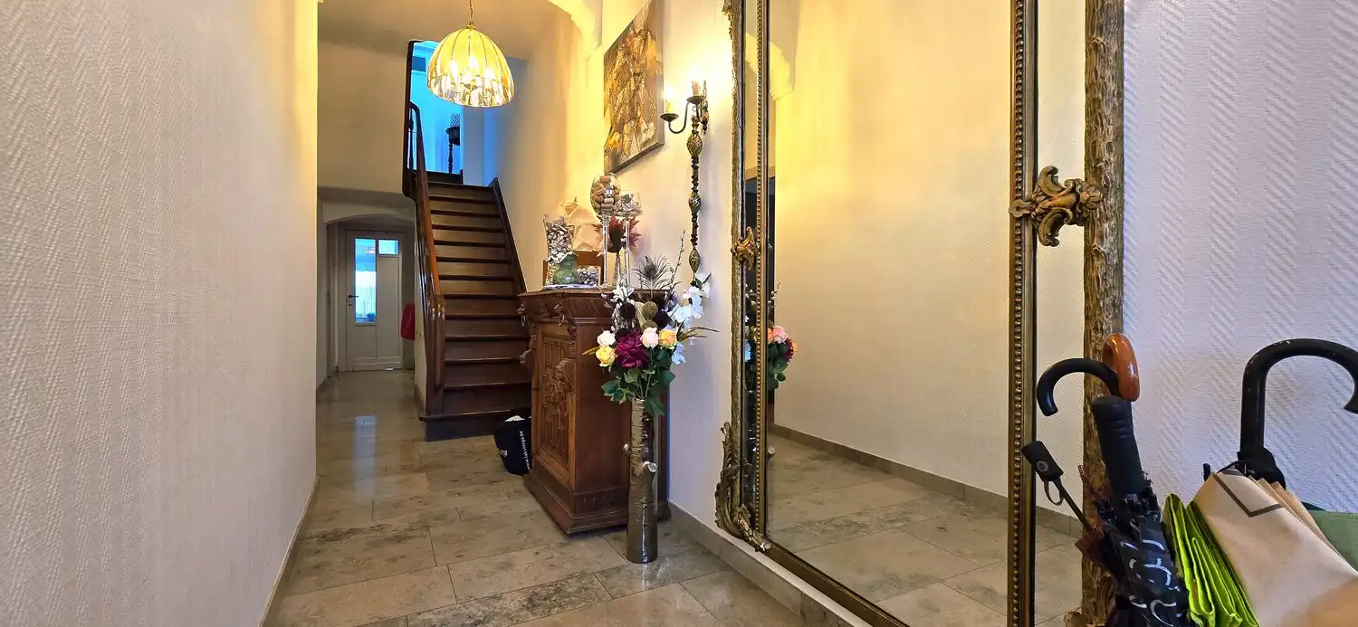 Charmant herenhuis met 5 slaapkamers te koop in Hasselt foto 4