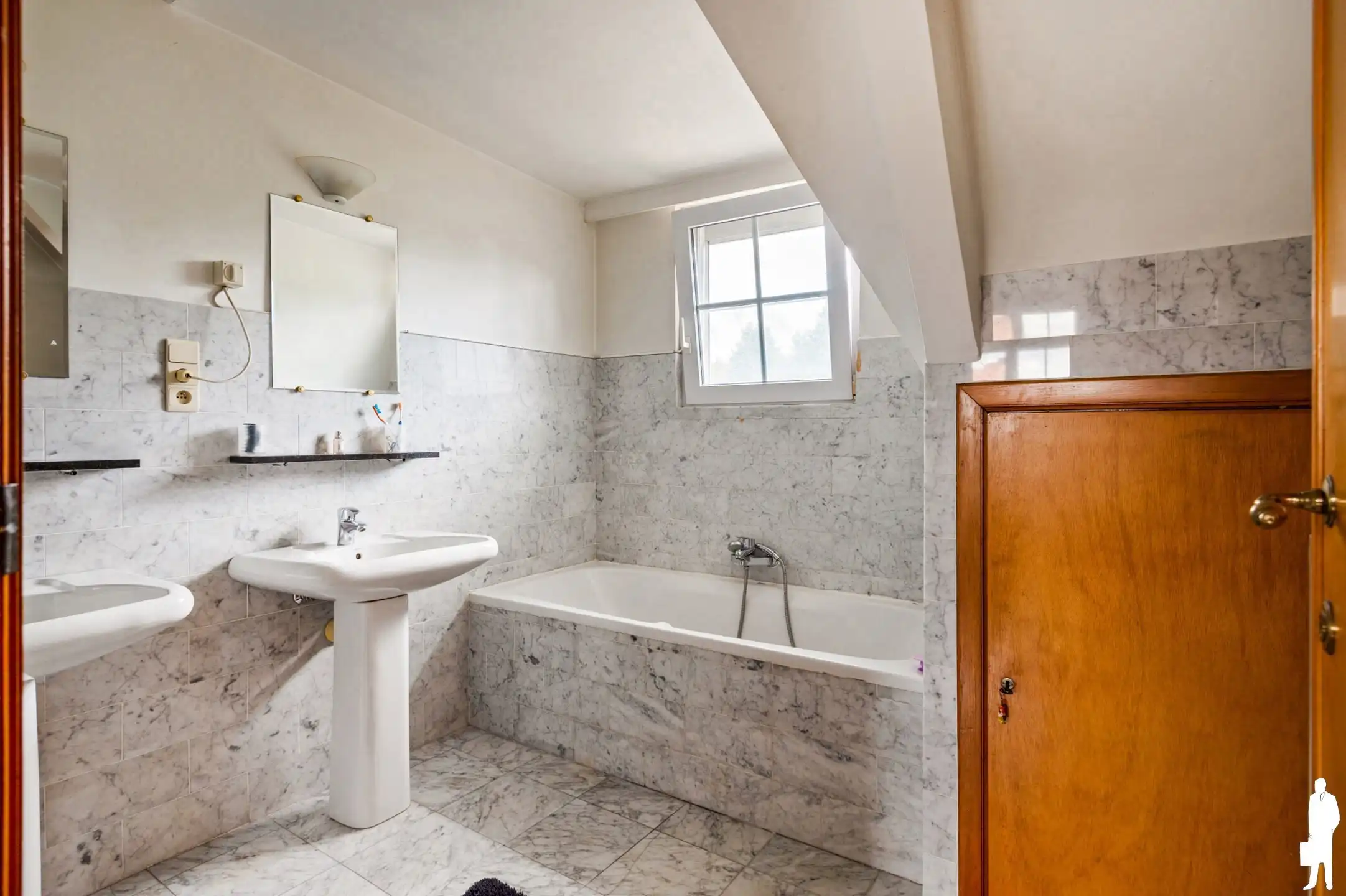 Charmante villa met 4 slpks, 2 badks en tuin met privacy foto 21