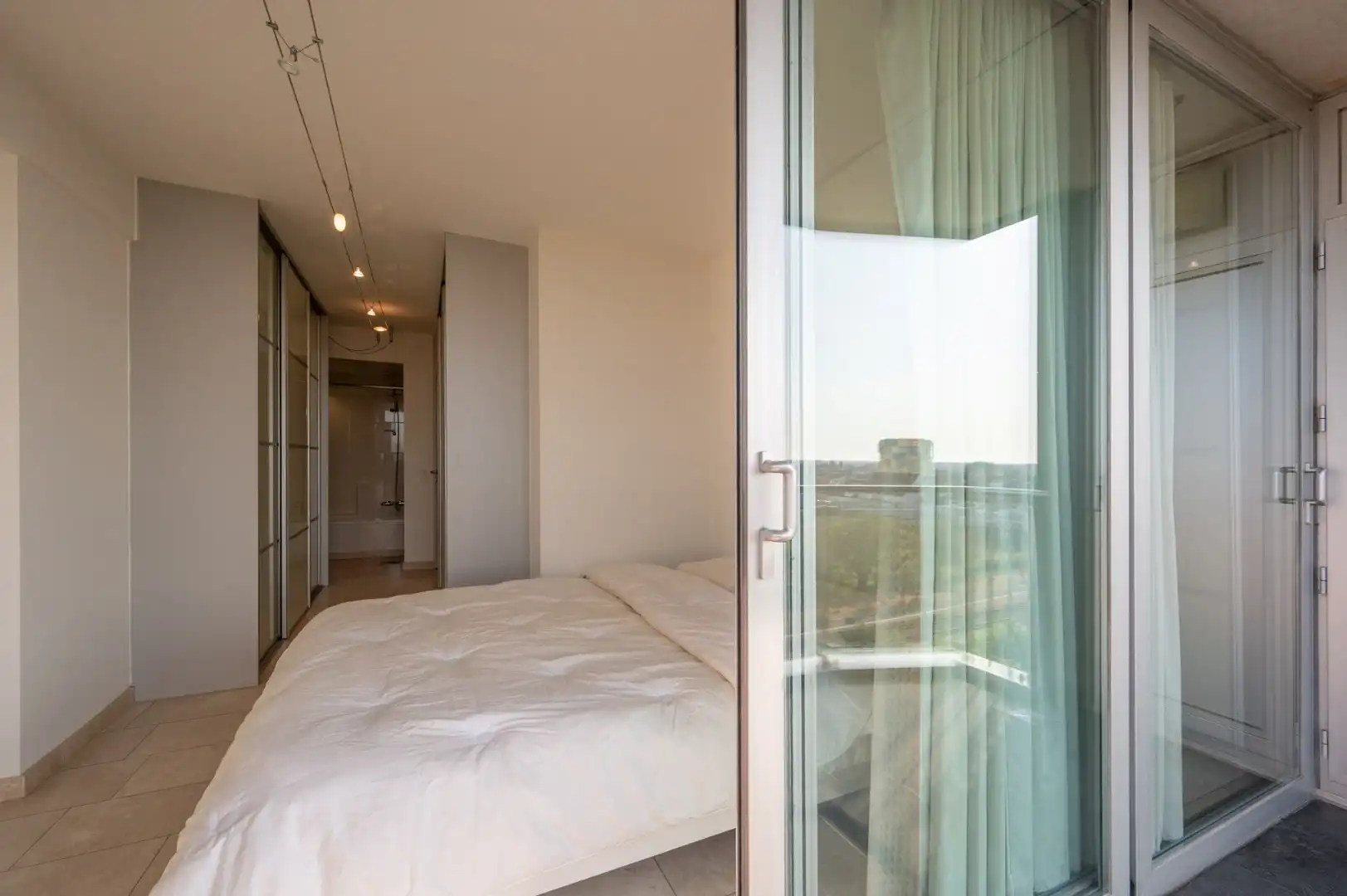 Ruim appartement met FRONTAAL ZEEZICHT foto 11