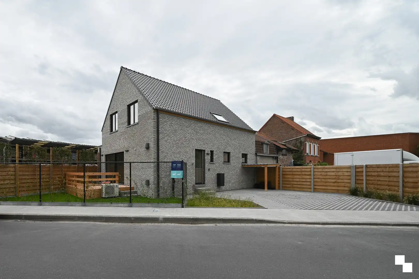 Uitzonderlijk ruime nieuwbouwwoning te Izegem foto {{pictureIndex}}
