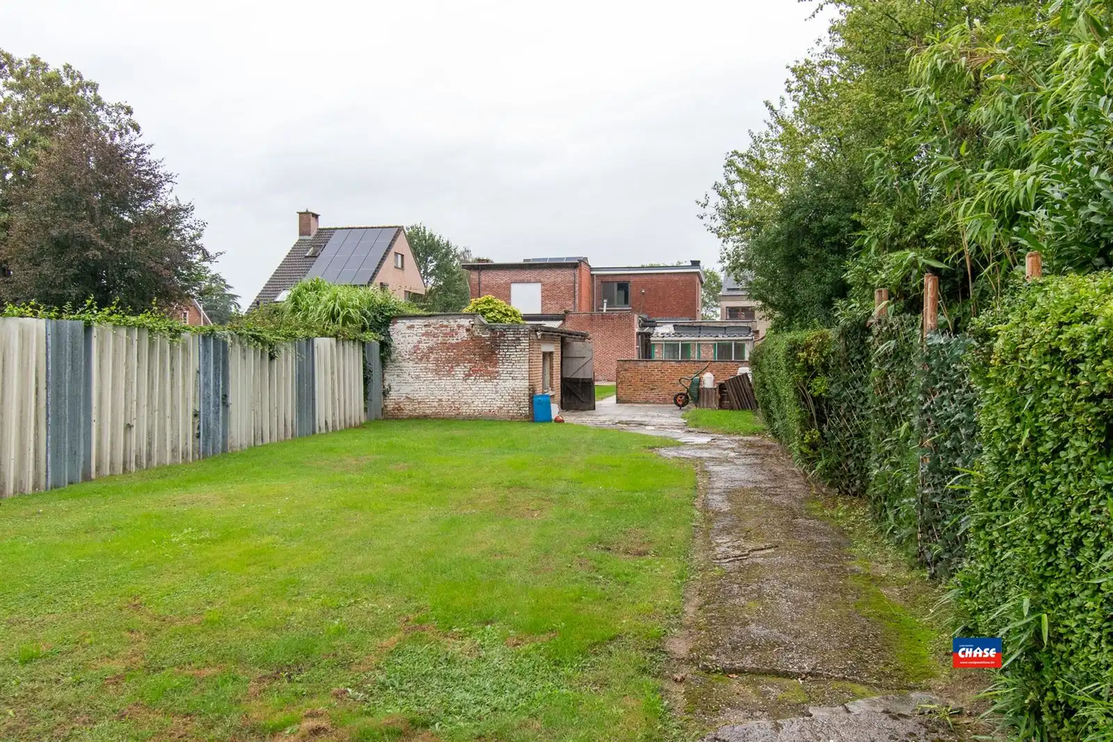 HOB met drie slaapkamers, garage en grote tuin foto 16