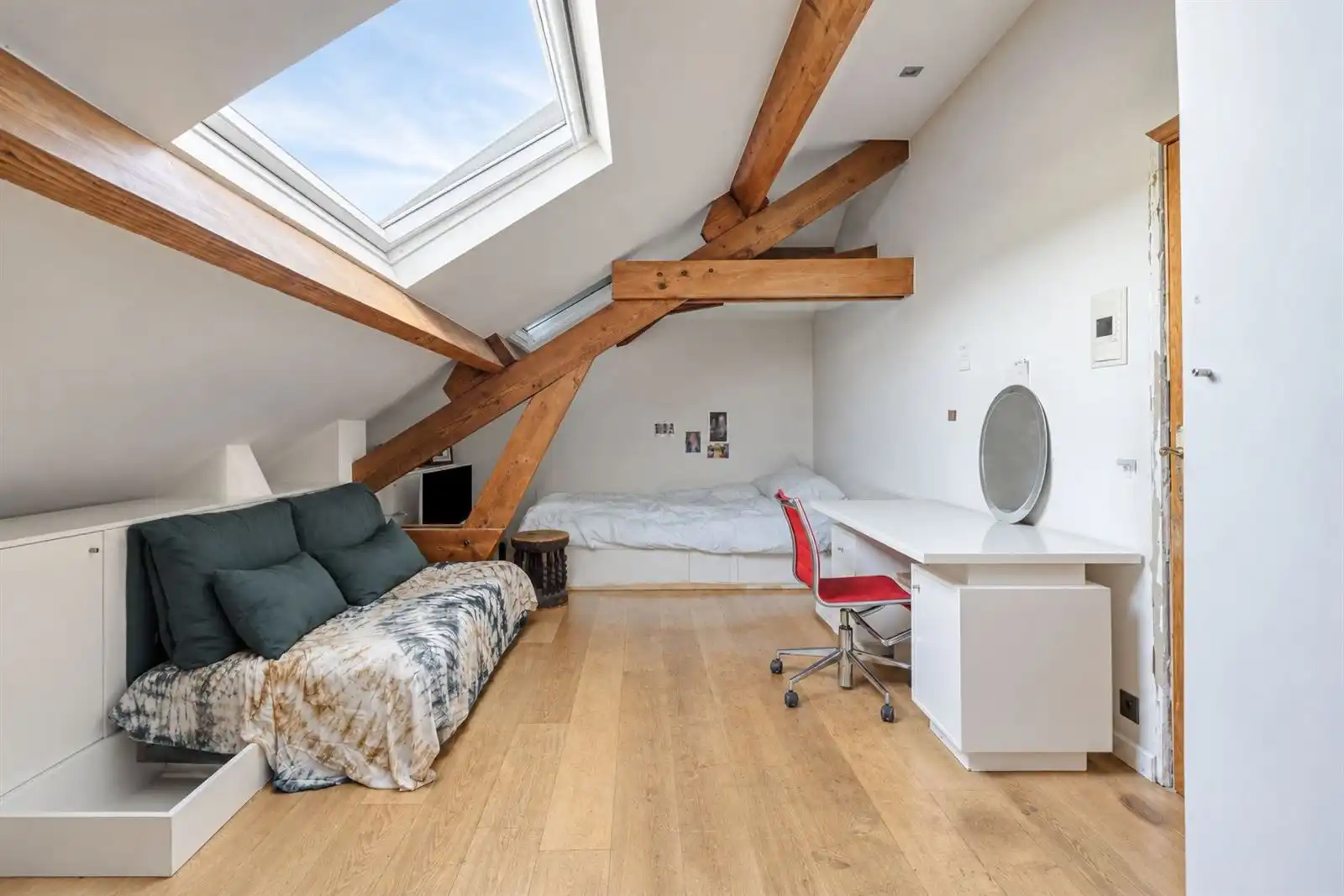 Lichtrijke en ruime 3-gevelwoning met tuin en dubbele garage foto 23