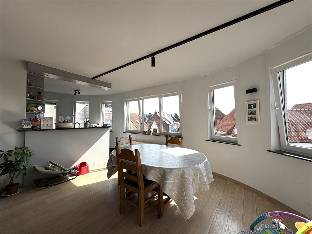 Lichtrijk appartement met twee slaapkamers in het centrum van Torhout foto 4