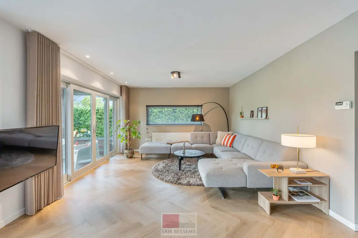 Instapklare gezellige vrijstaande woning met een woonopp. van circa 185 m2 op een perceel van 17a53ca foto 16