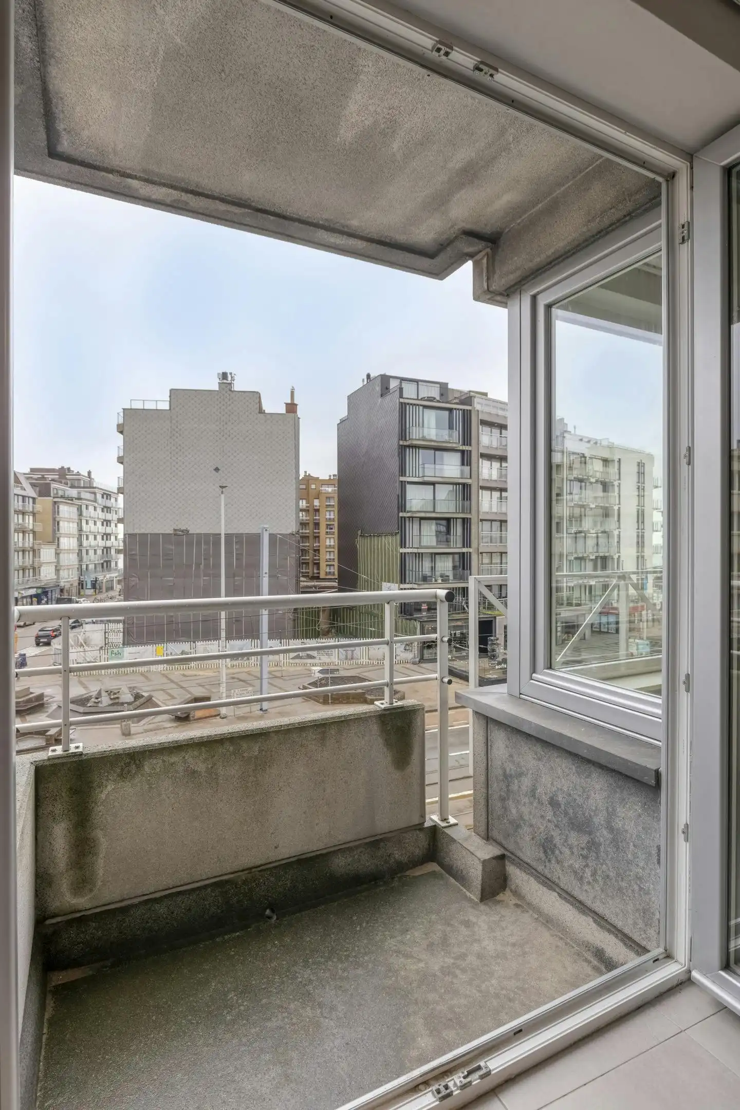 Appartement met twee slaapkamers te koop in Sint-Idesbald! foto 12