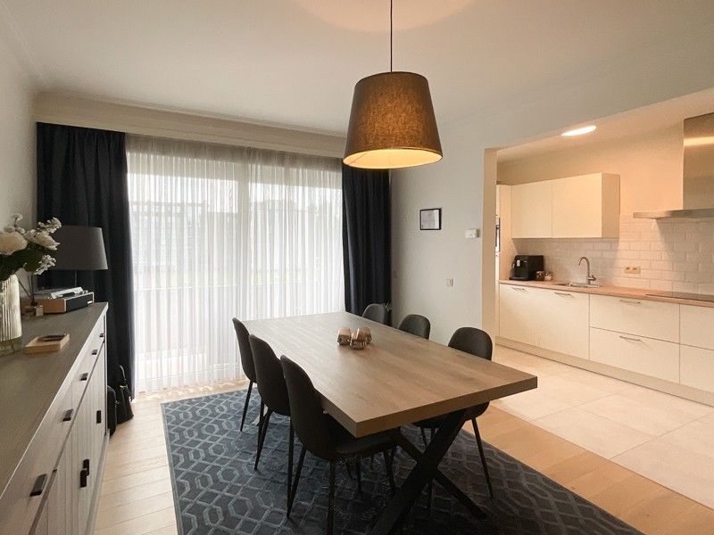 Volledig vernieuwd instapklaar appartement met autostaanplaats in hartje Beveren foto 8