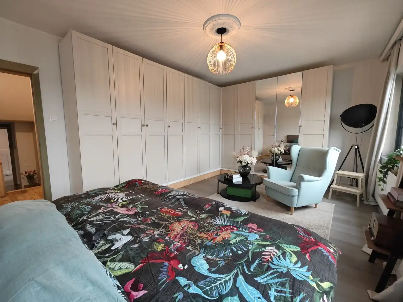 volledig gerenoveerde stadswoning met 4 slpks foto 21