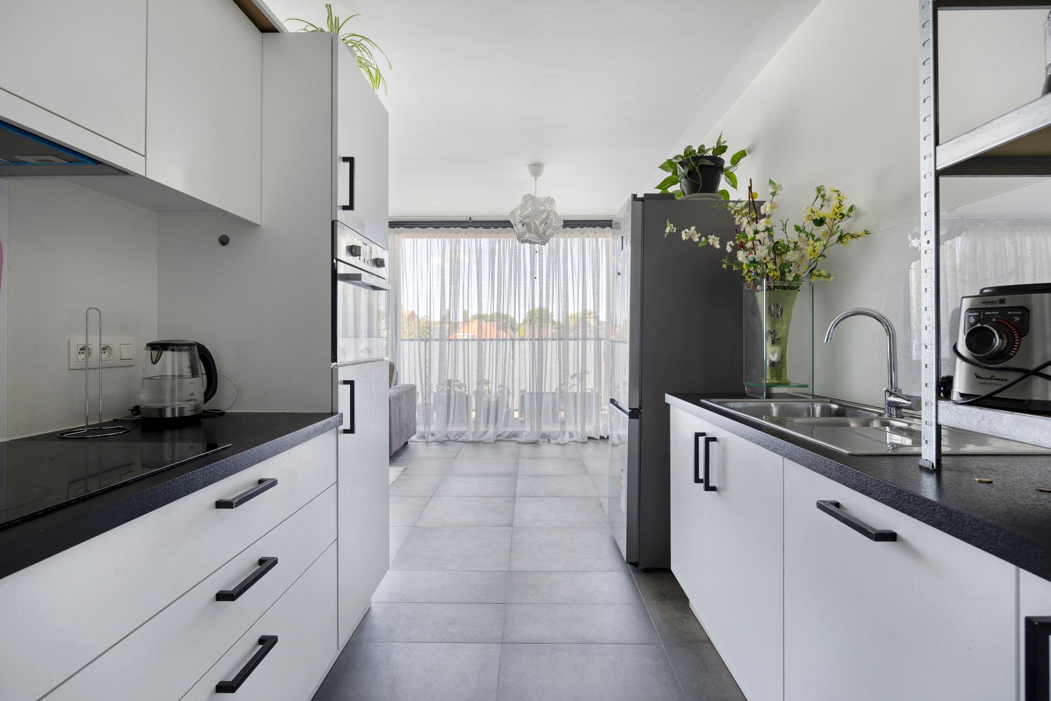 Recent appartement met 2 slaapkamers & parking foto 9