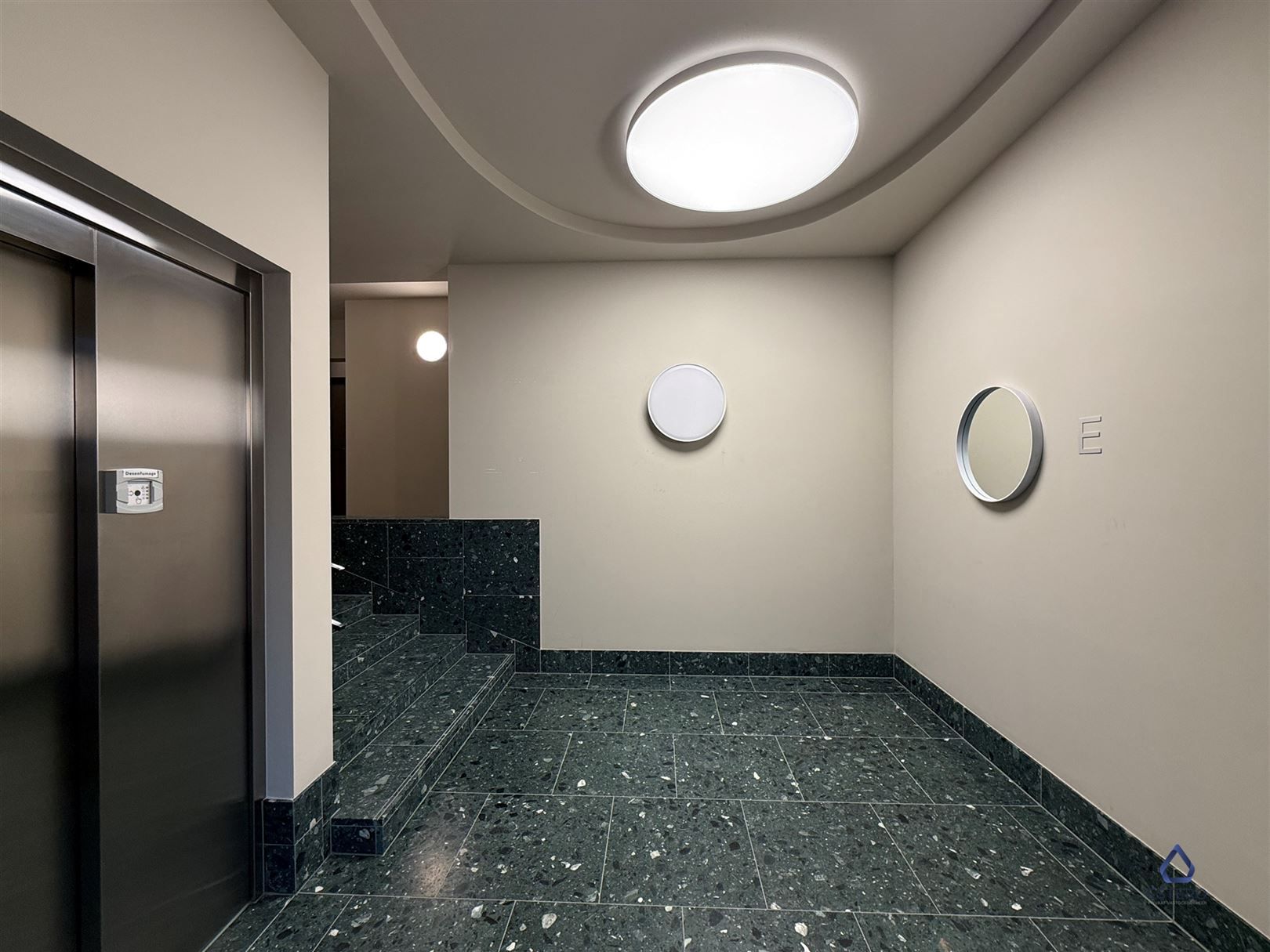 Modern nieuwbouwappt 2-SLK met terras te Tour & Taxis foto 3