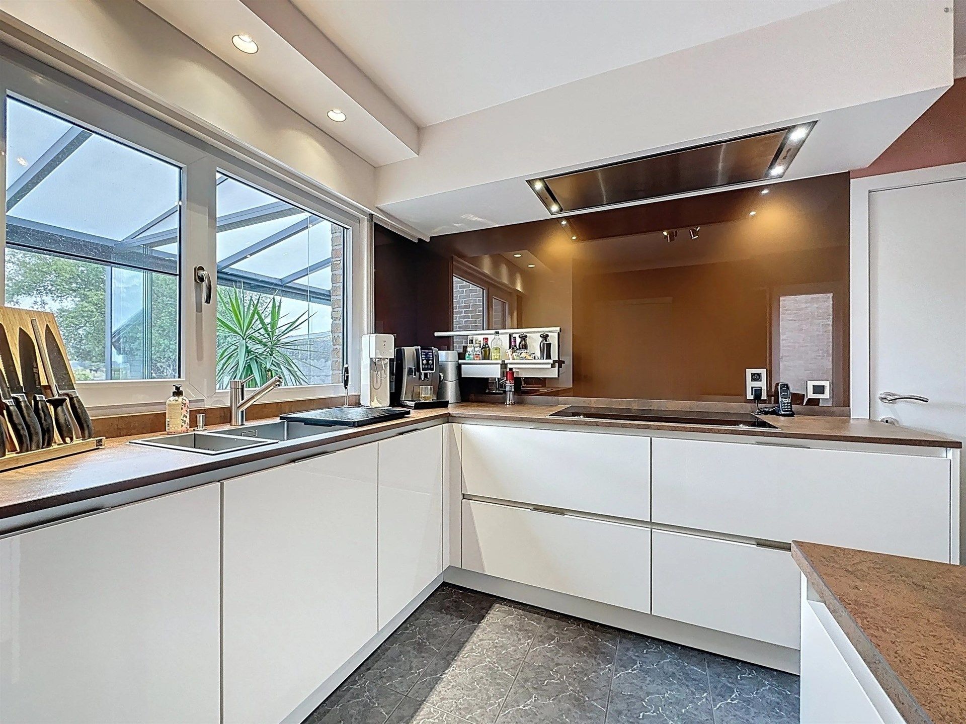 Instapklare energiezuinige EPC A woning met garage en 3 slaapkamers foto {{pictureIndex}}
