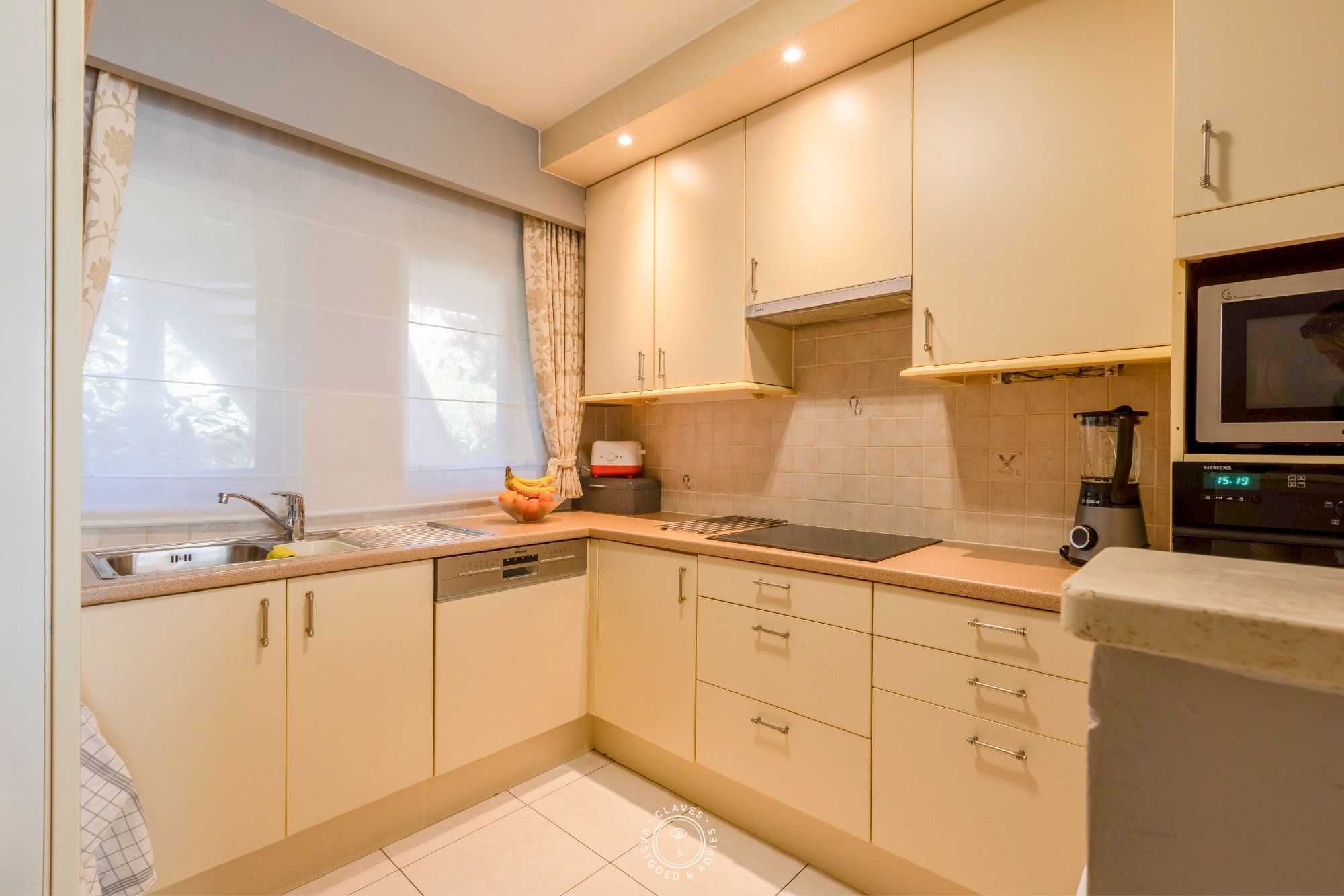 Uniek boothuis met terras en eigen aanlegsteiger aan de jachthaven van Blankenberge foto 3