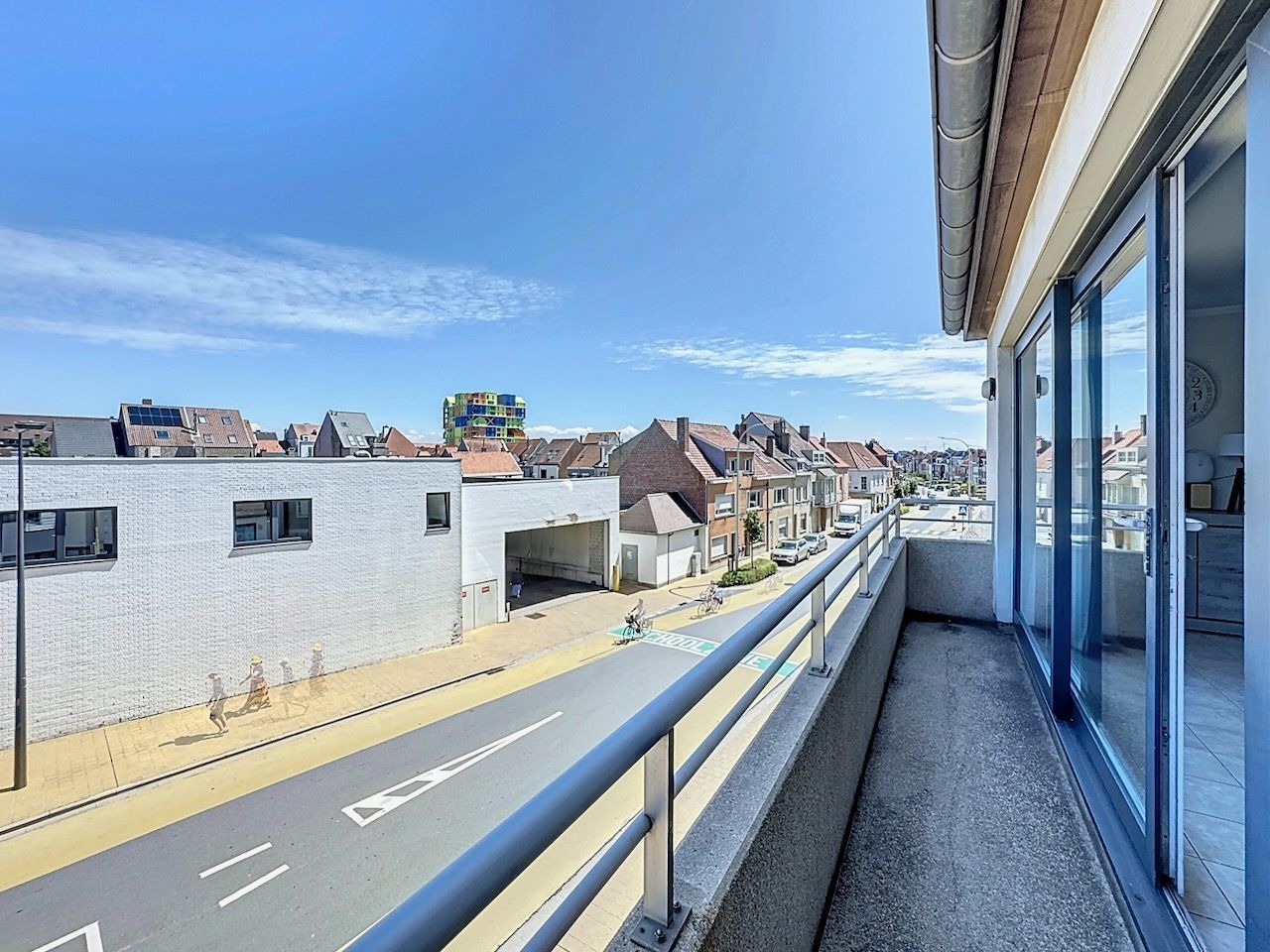 Ruim en functioneel appartement met drie slaapkamers vlakbij het Vissershuldeplein te Heist foto 4