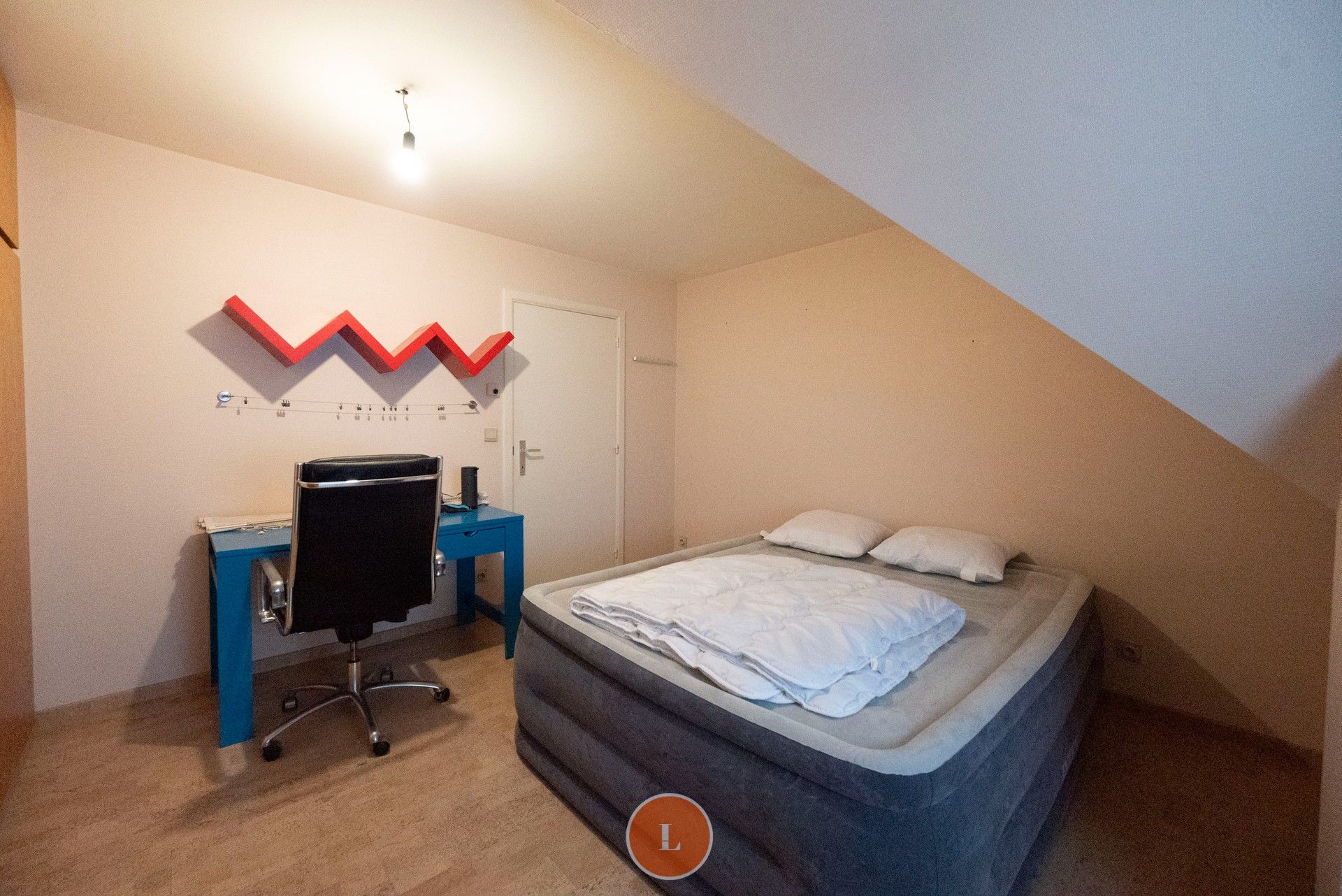 Handelspand met instapklaar zeer ruim duplexappartement. foto 12