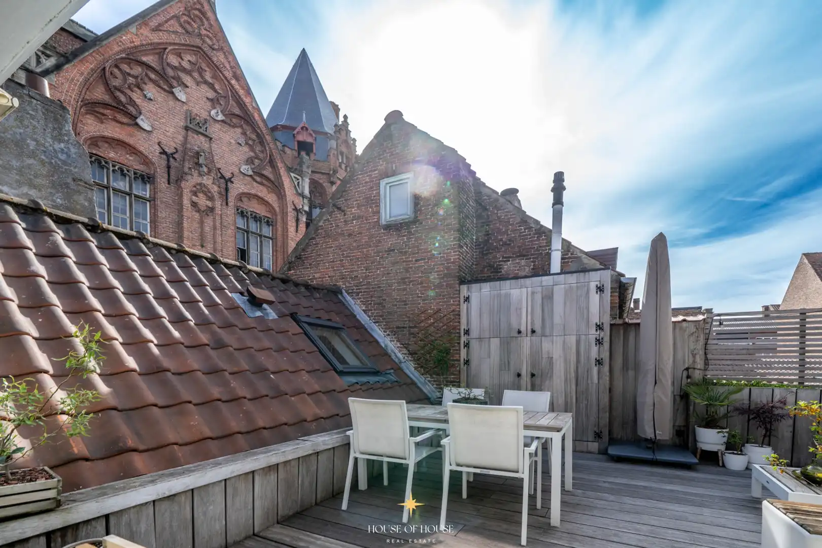 Charmante hoekwoning met praktijkruimte & dakterras in het hart van Brugge. foto 6