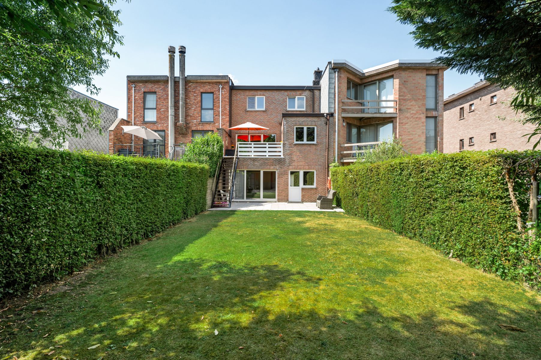 Ruime beletagewoning met extra breedte en EPC-label B in rustige wijk foto 2