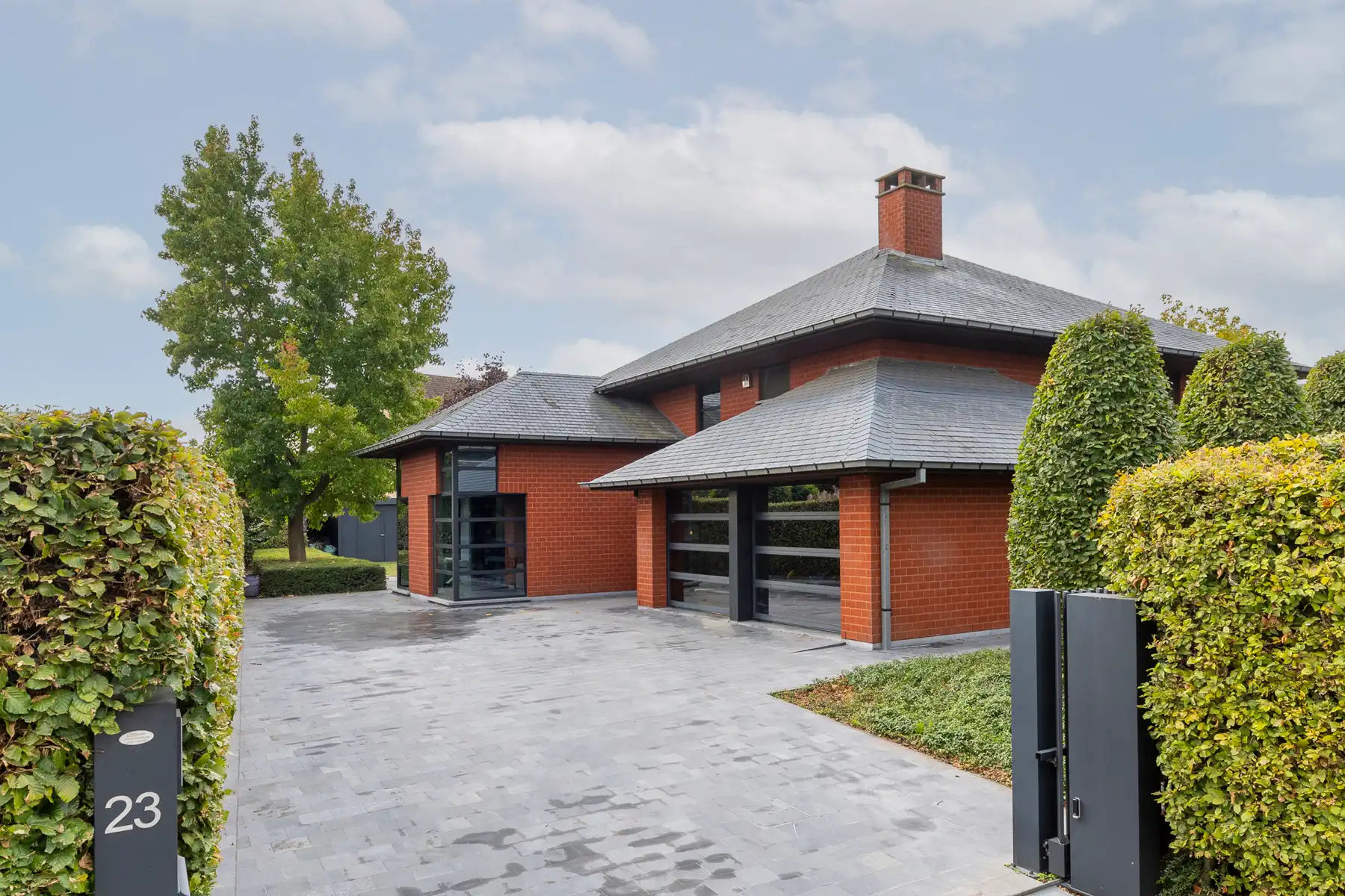 Stijlvolle villa met 5 slpks, bureau en dubbele garage foto {{pictureIndex}}
