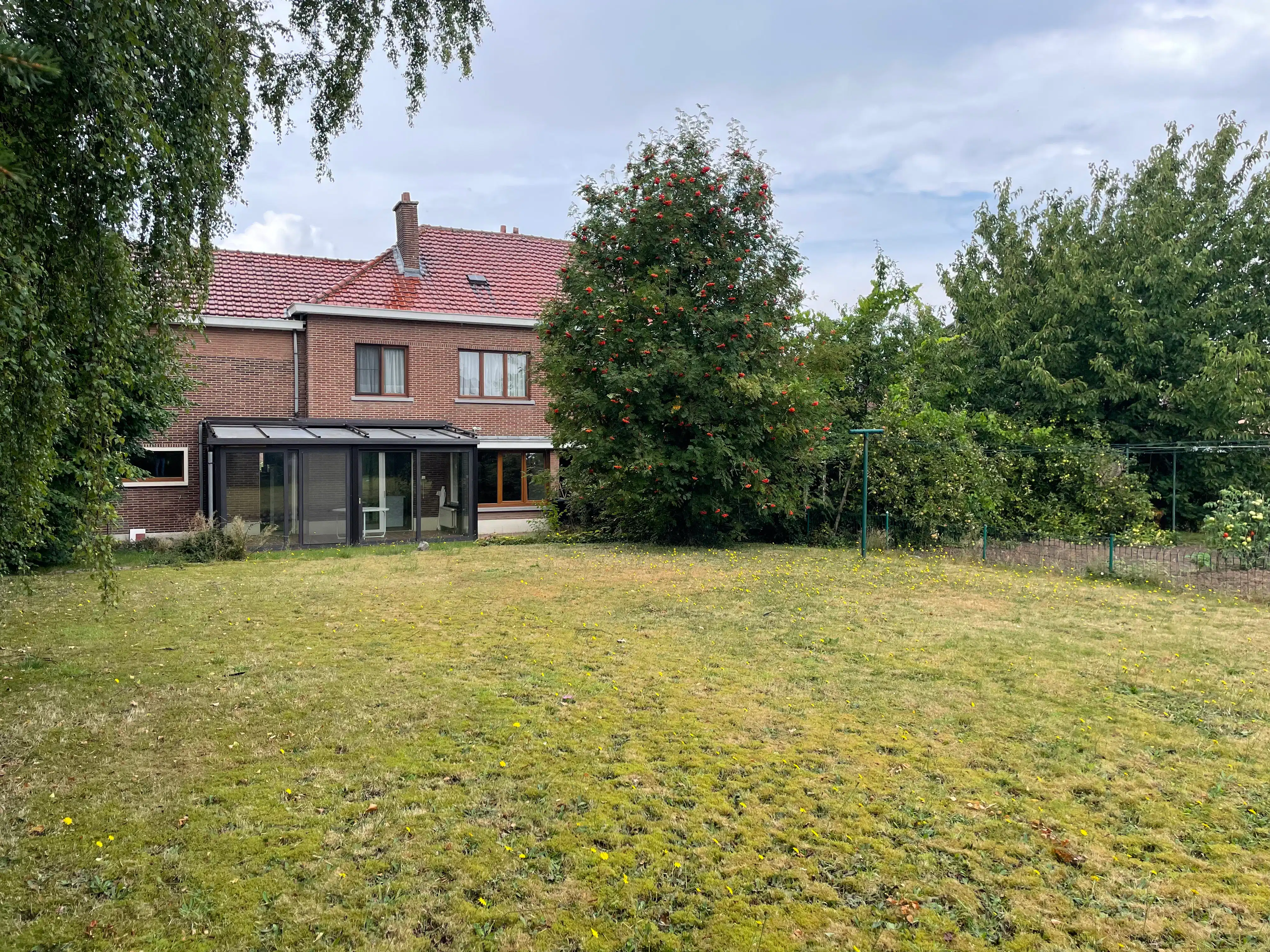 Super gezellige stadswoning gelegen op een prachtig perceel foto 3