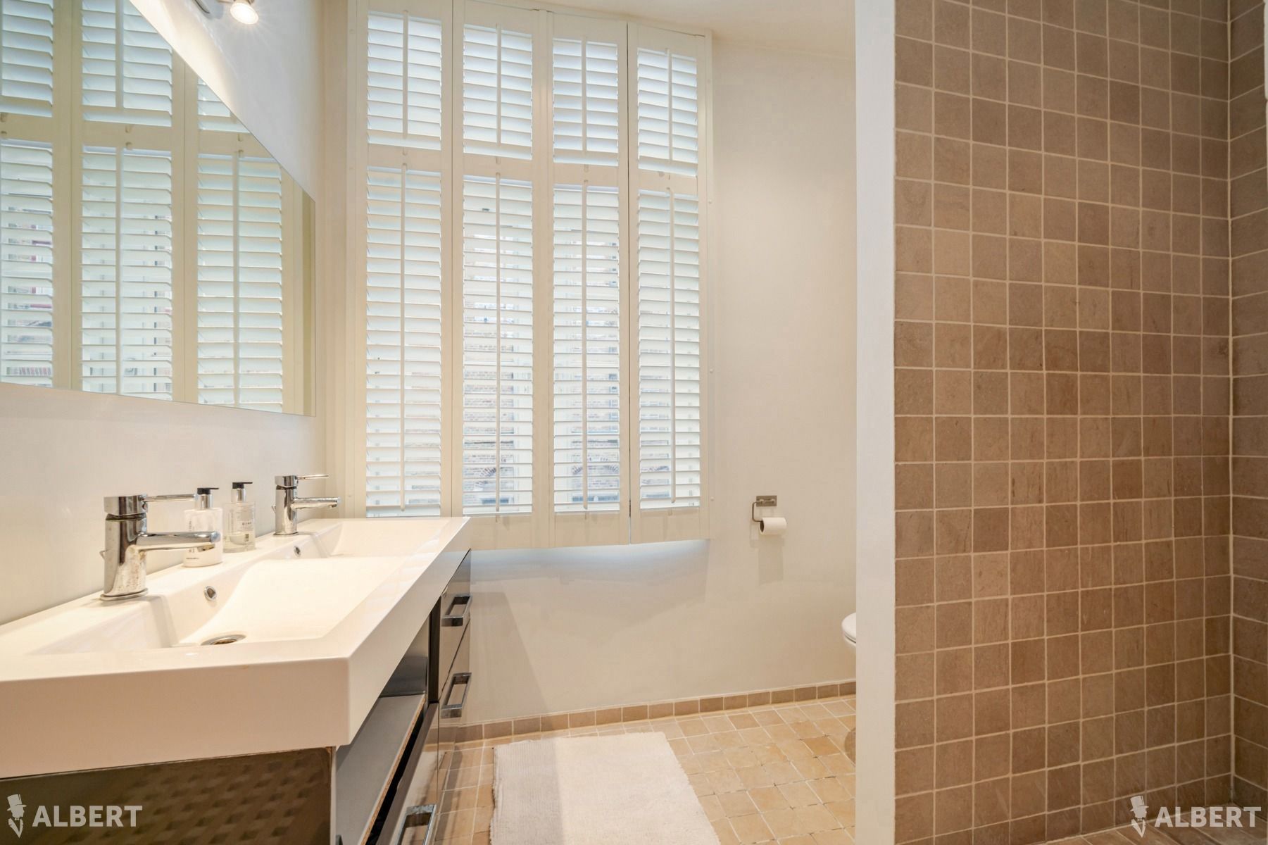 Luxueus gerenoveerd herenhuis in hartje Brugge foto 25