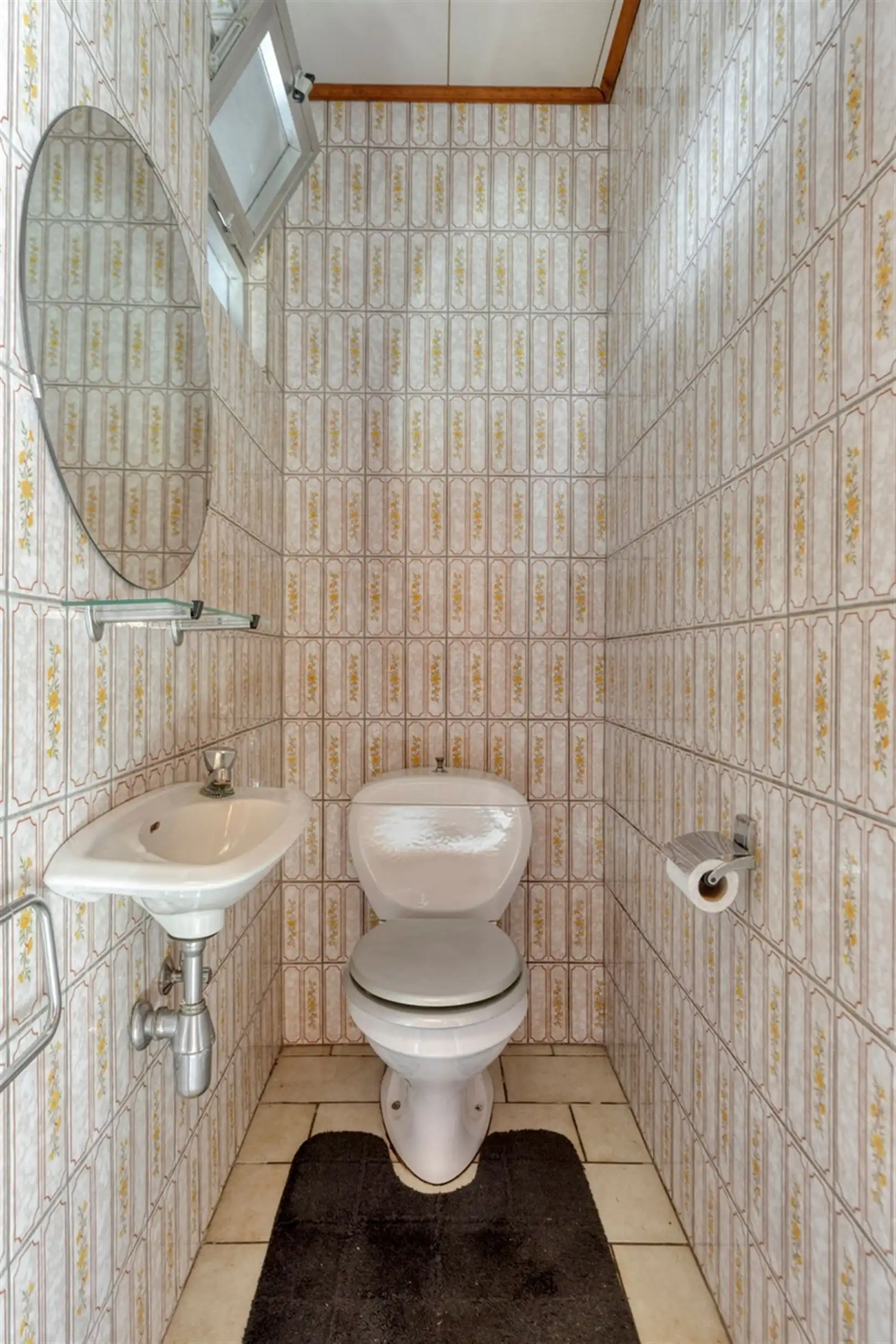 Rustig gelegen, te renoveren bungalow op een perceel van 640 m². foto 3