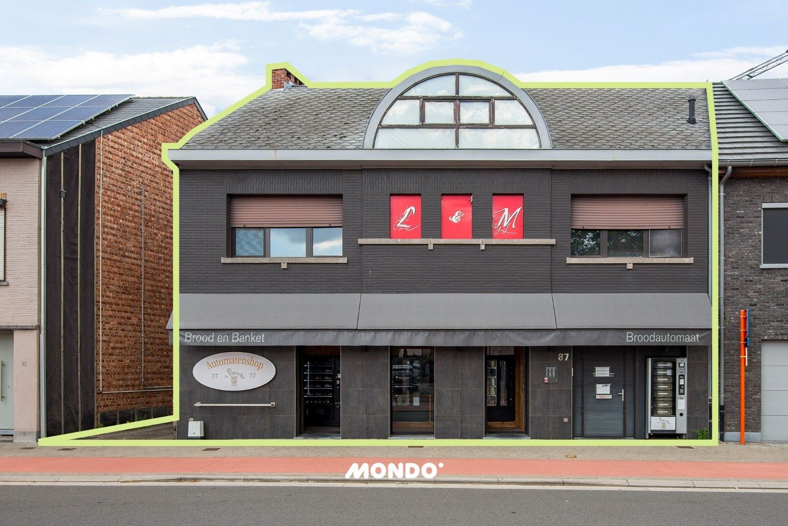 Multifunctioneel gebouw met woonst en commerciële mogelijkheden te Ruisbroek! foto {{pictureIndex}}