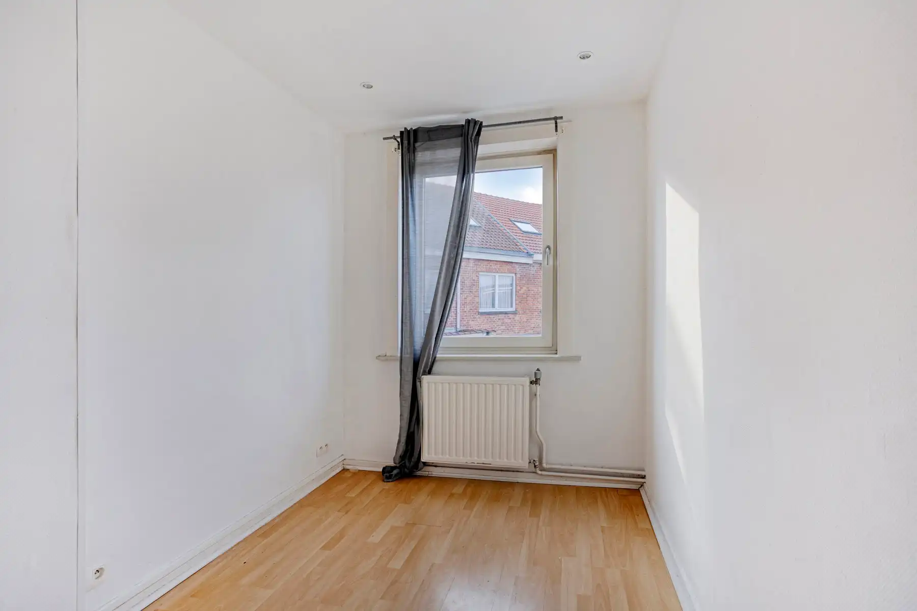 Goed gelegen woning met 4 slaapkamers, tuin en garage foto 15