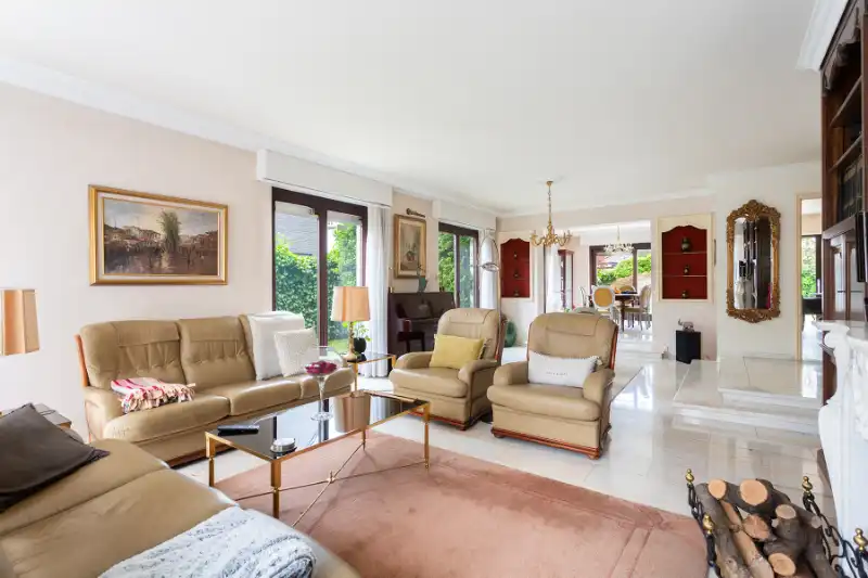 Stijlvolle villa op toplocatie, een zee van ruimte, privacy! foto 3