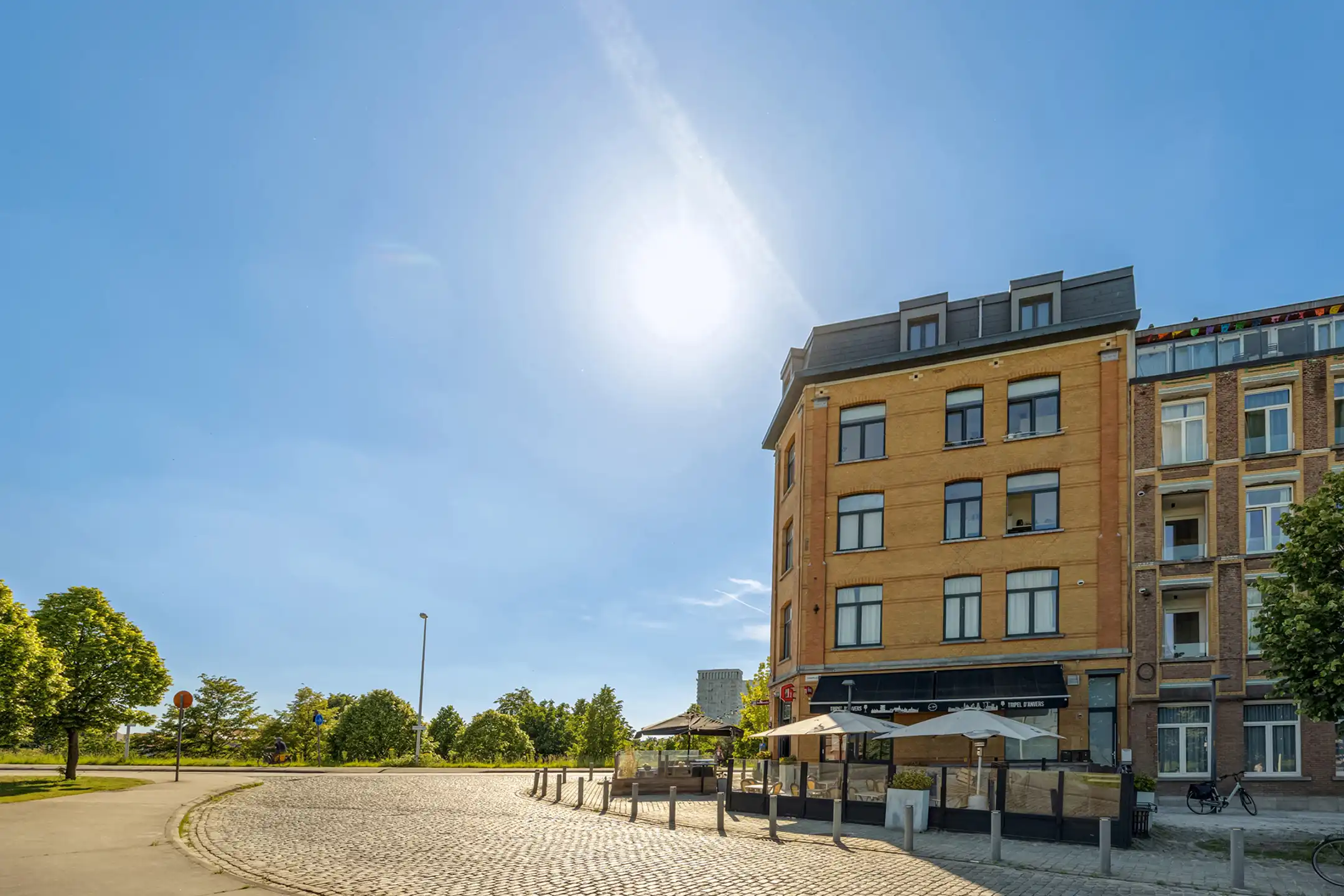 Lichtrijk hoekappartement met open zicht aan Damplein foto 10