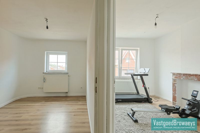 Instapklare woning met 4 slaapkamers, tuin & garage foto 14