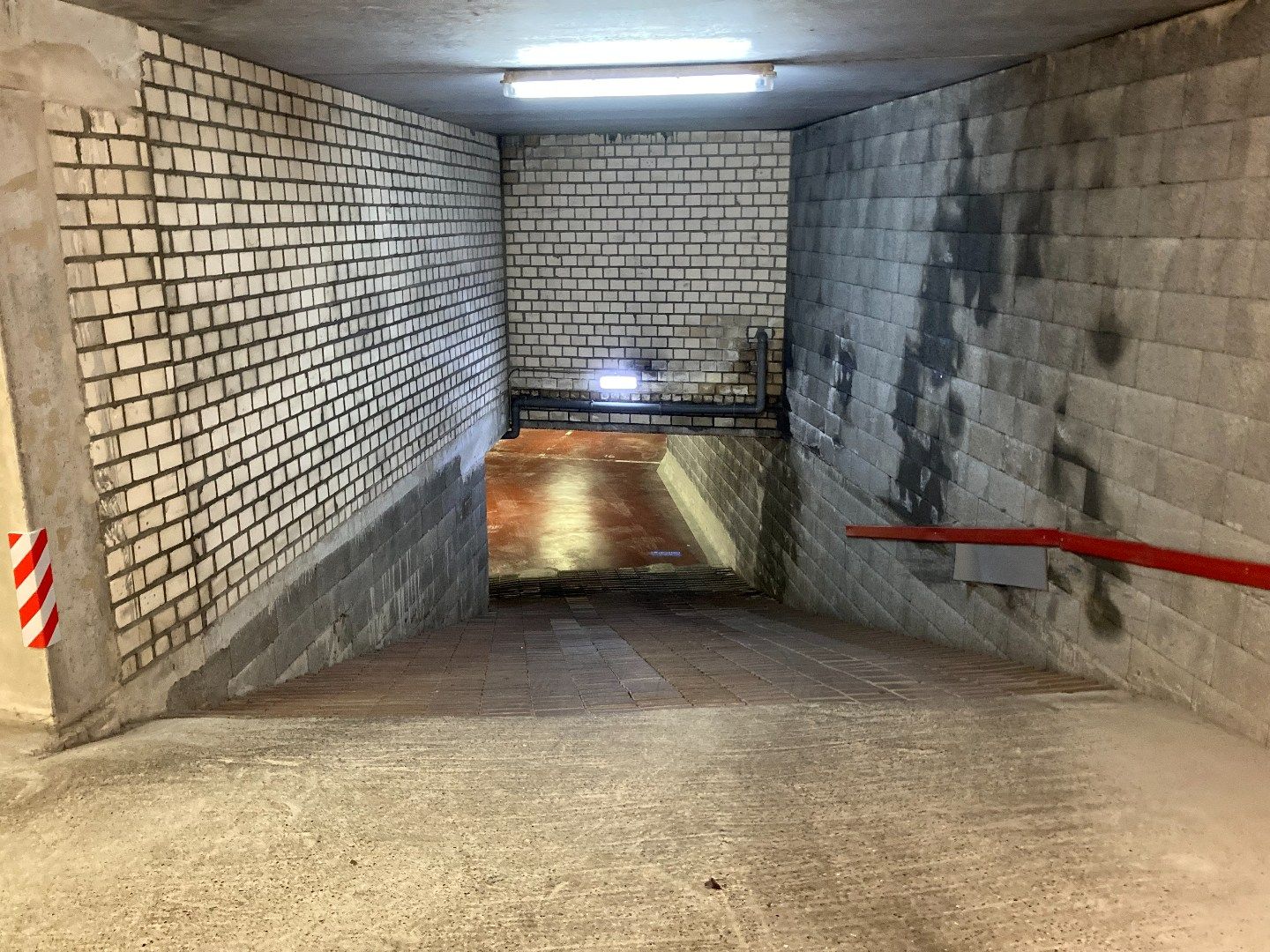 Ruime dubbele garagebox nabij het Rubensplein en het Albertstrand foto 6