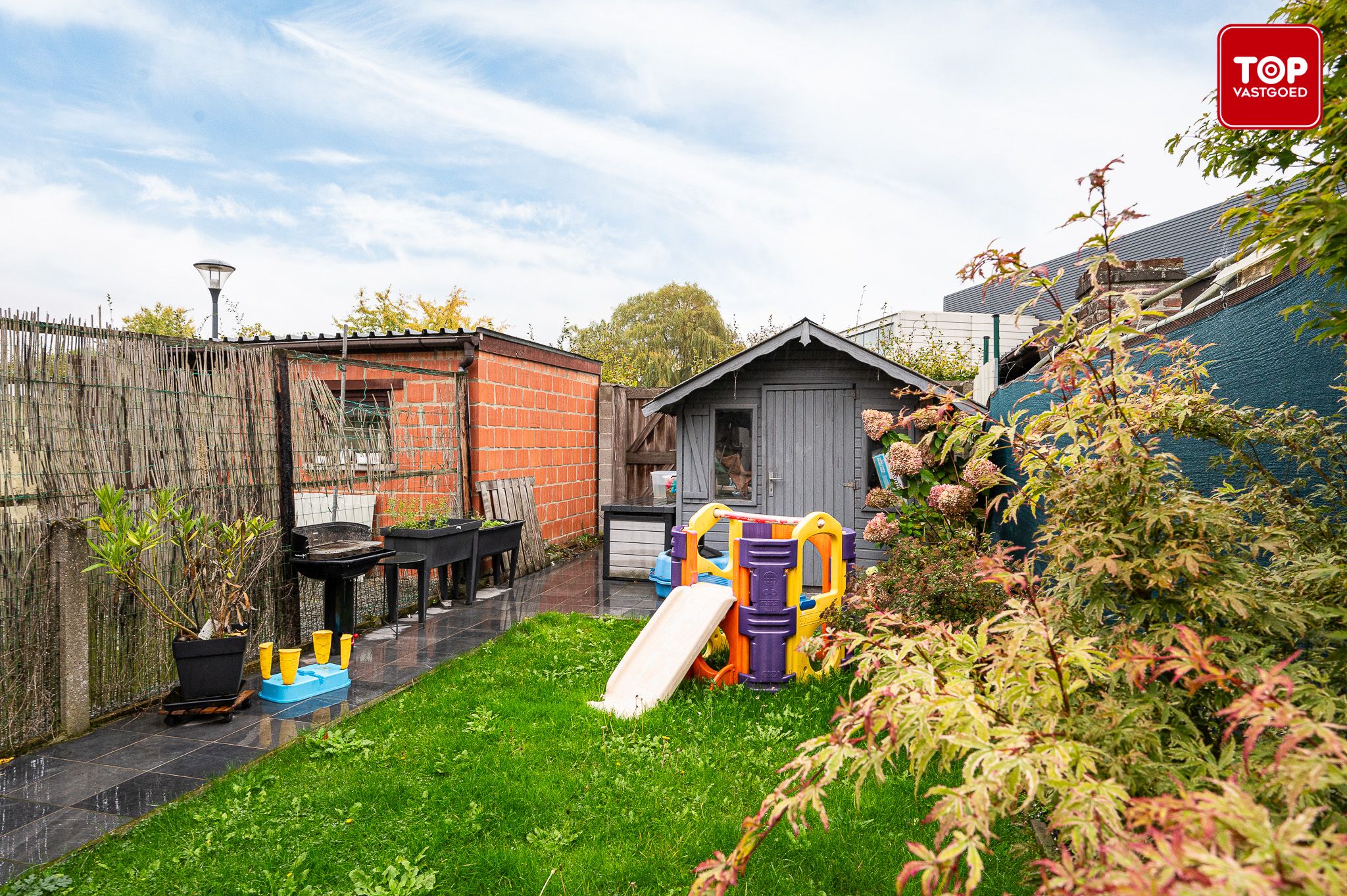 Gezellige woning met moderne keuken en grote tuin foto 22