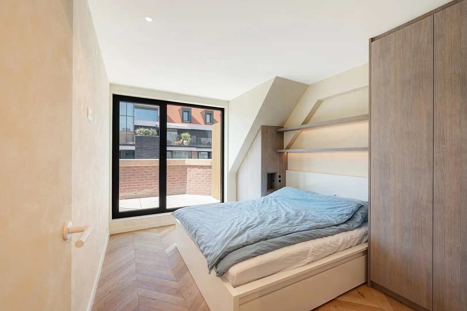 Prachtig gerenoveerd duplex hoekappartement nabij de Lippenslaan. foto 18